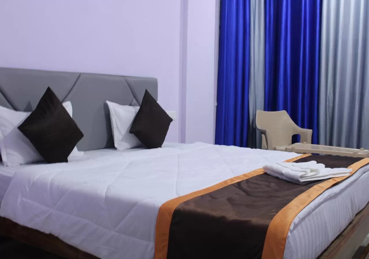 Bedroom, Bed in HOTEL PURI GREENS