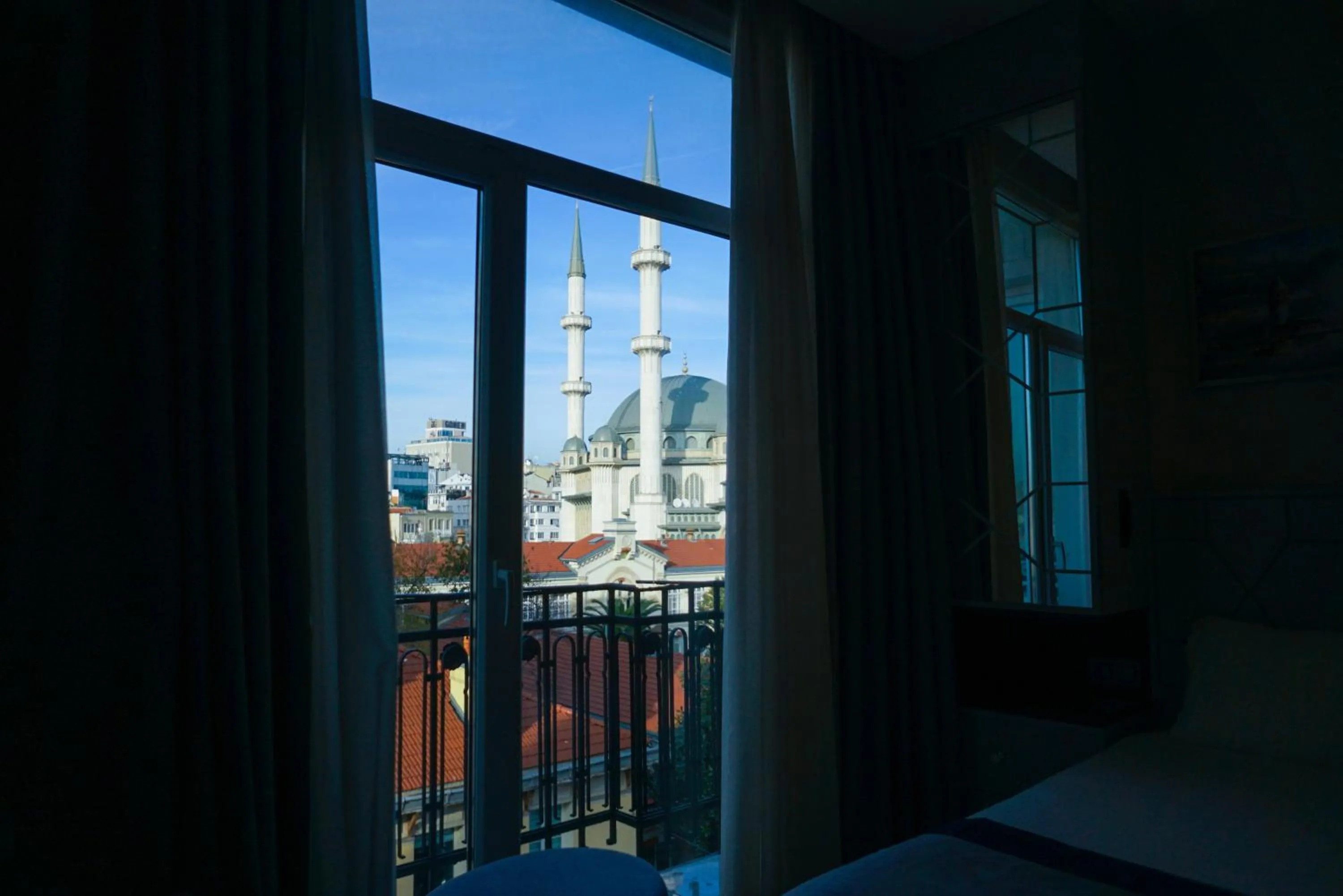 View (from property/room), Bed in Triada Hotel Taksim - Special Category