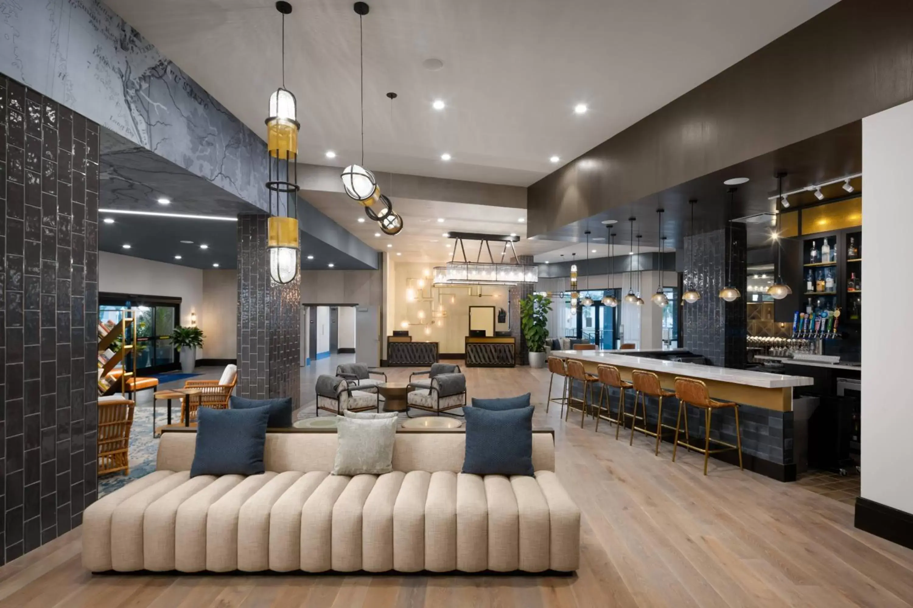 Lobby or reception, Lounge/Bar in Luminary Hotel & Co., Autograph Collection