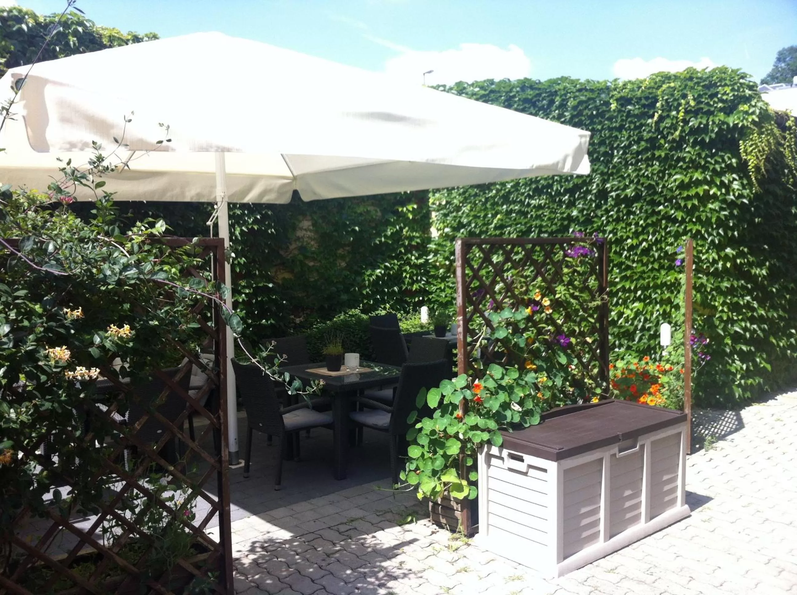 Patio in Pension an der Porzellan-Manufaktur