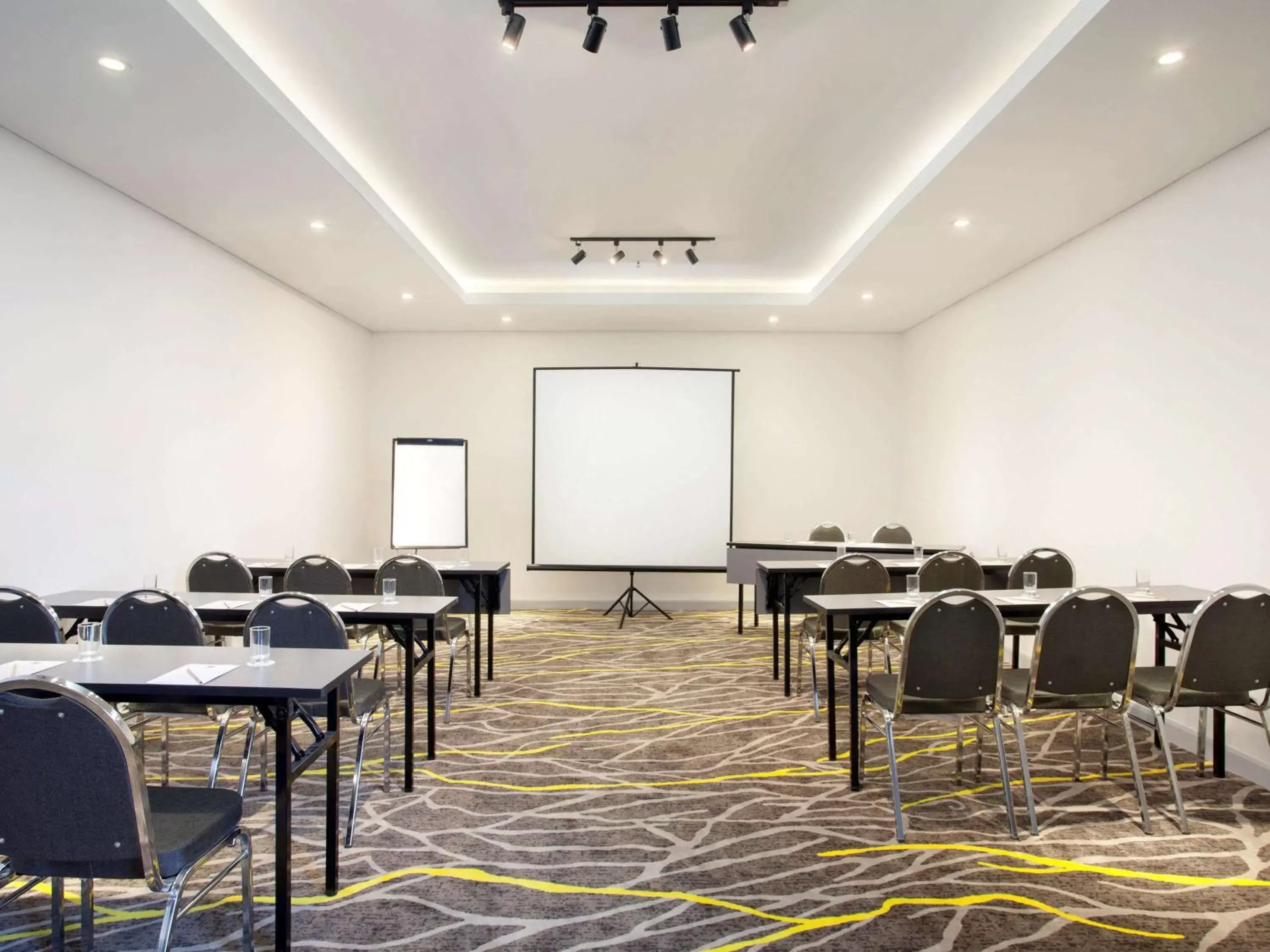 Meeting/conference room in ibis budget Surabaya Diponegoro