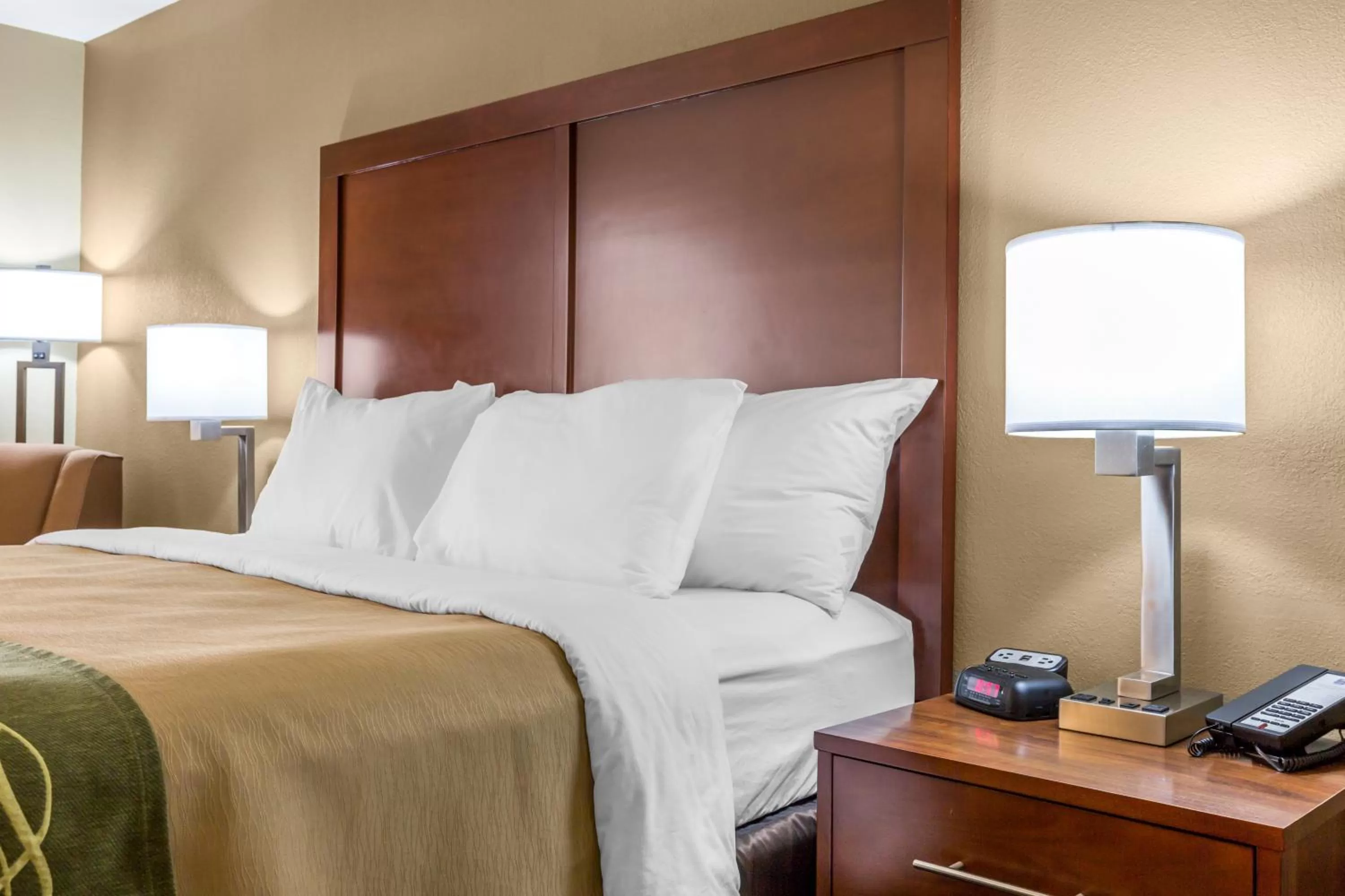 Bed in Comfort Inn Collinsville near St Louis