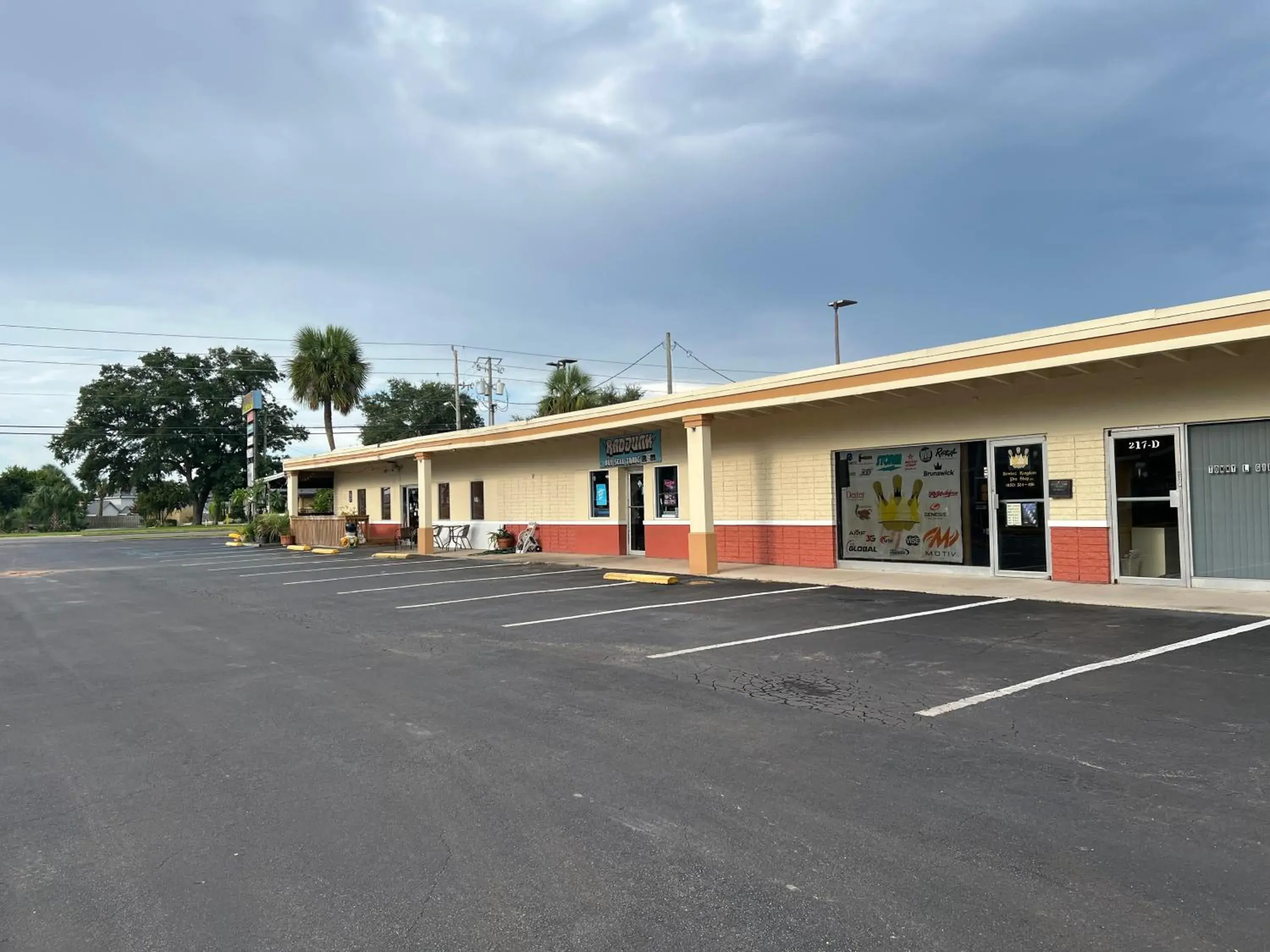 Property Building in Hole Inn the Wall Hotel - Sunset Plaza - Fort Walton Beach