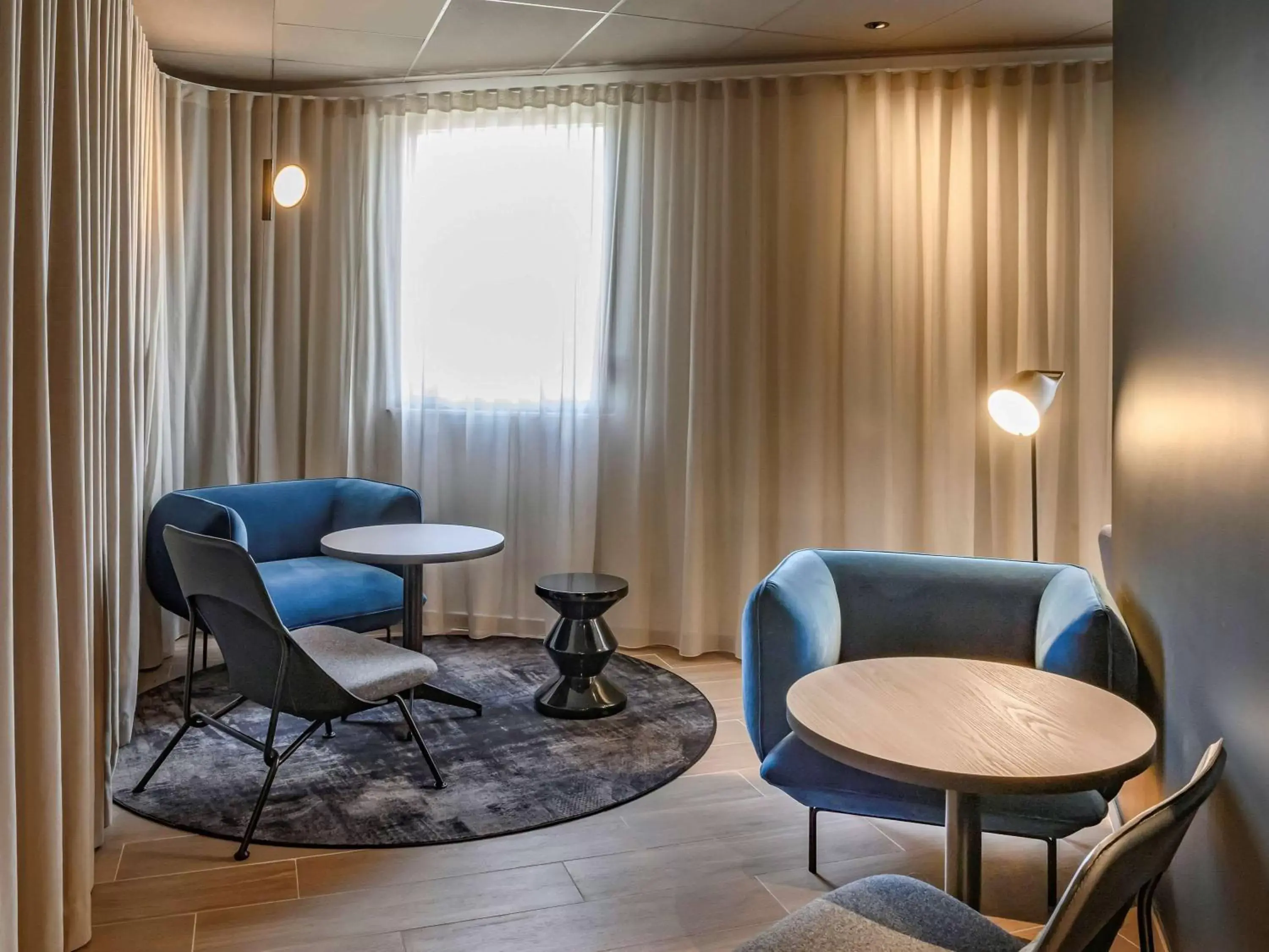 Lounge or bar, Seating Area in Novotel Saint-Étienne Centre Gare Châteaucreux