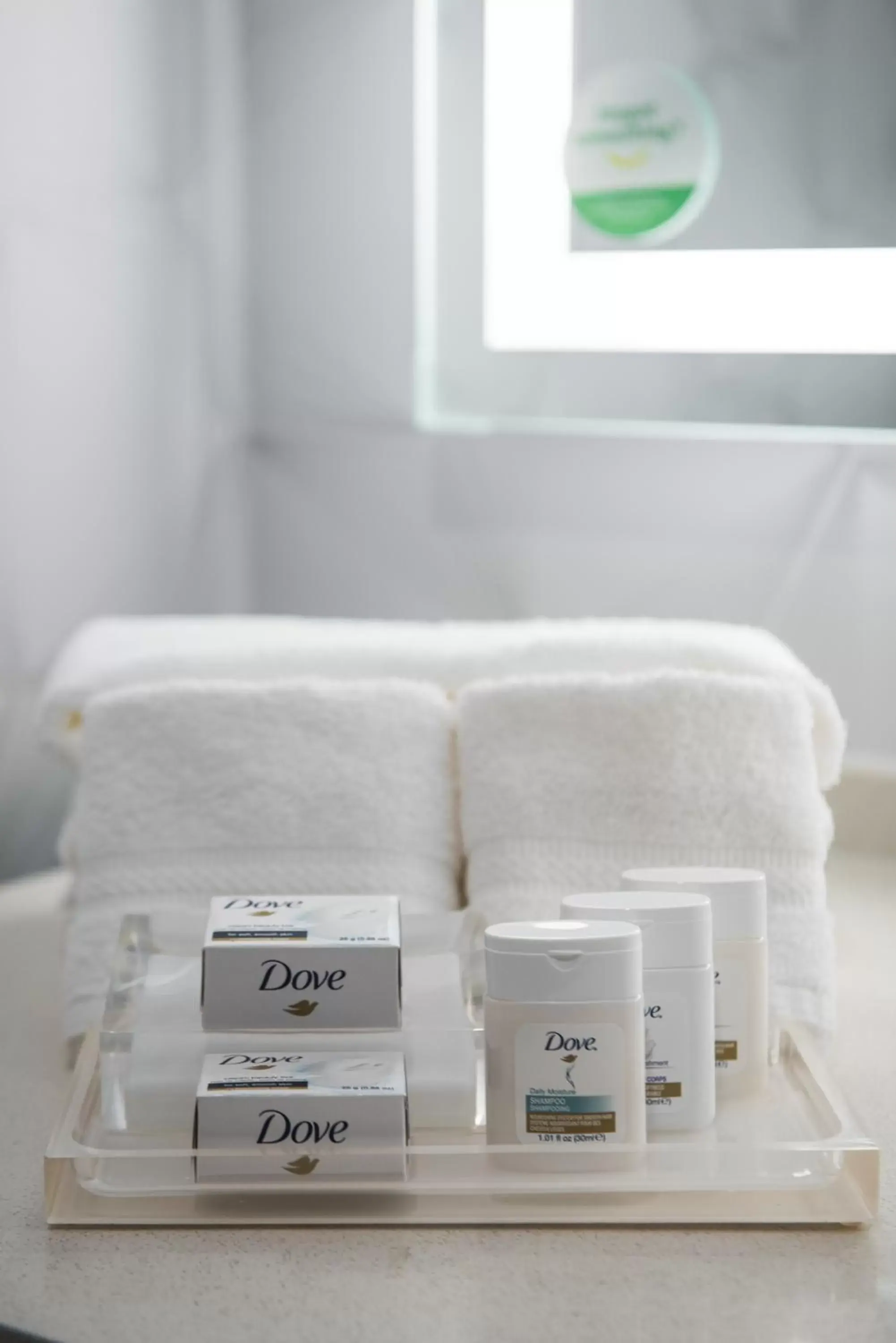 King Room - Mobility Access Tub - Non-Smoking in Holiday Inn Newark International Airport King Room - Mobility Access Tub - Non-Smoking in Holiday Inn Newark International Airport