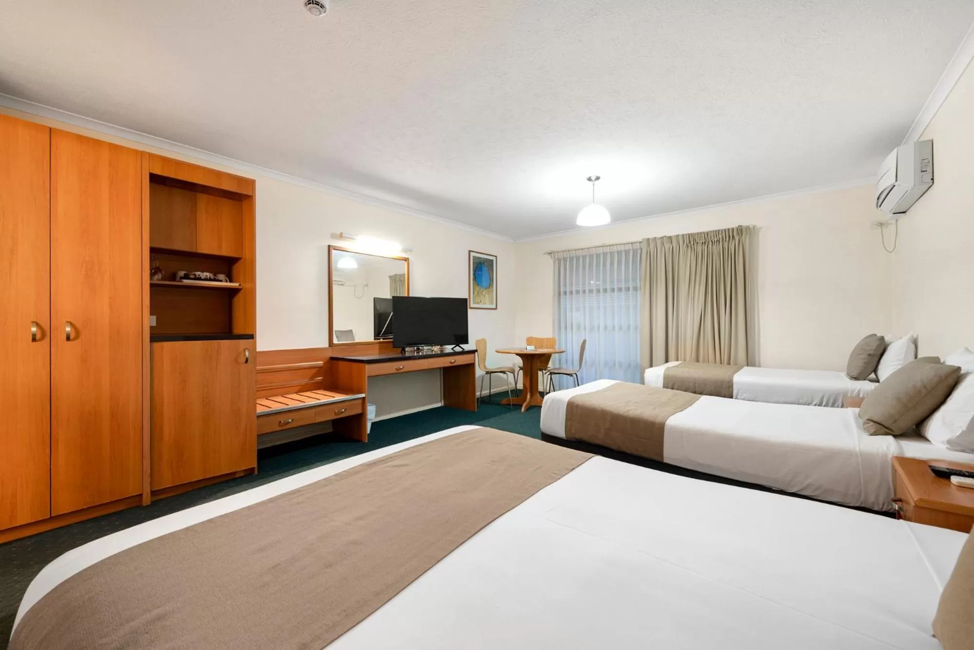 Bed in Pegasus Motor Inn and Serviced Apartments