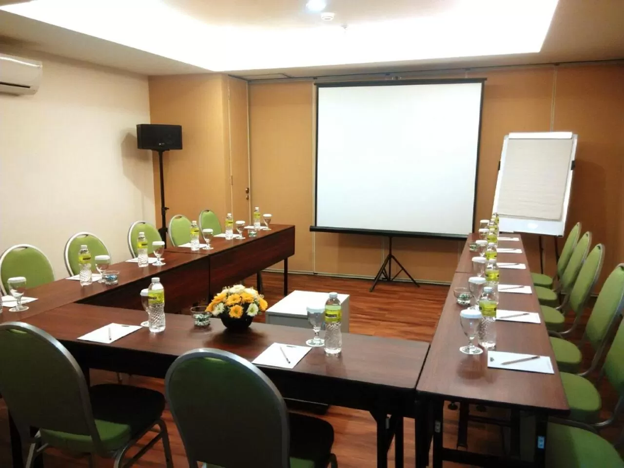Banquet/Function facilities in MaxoneHotels at Kramat