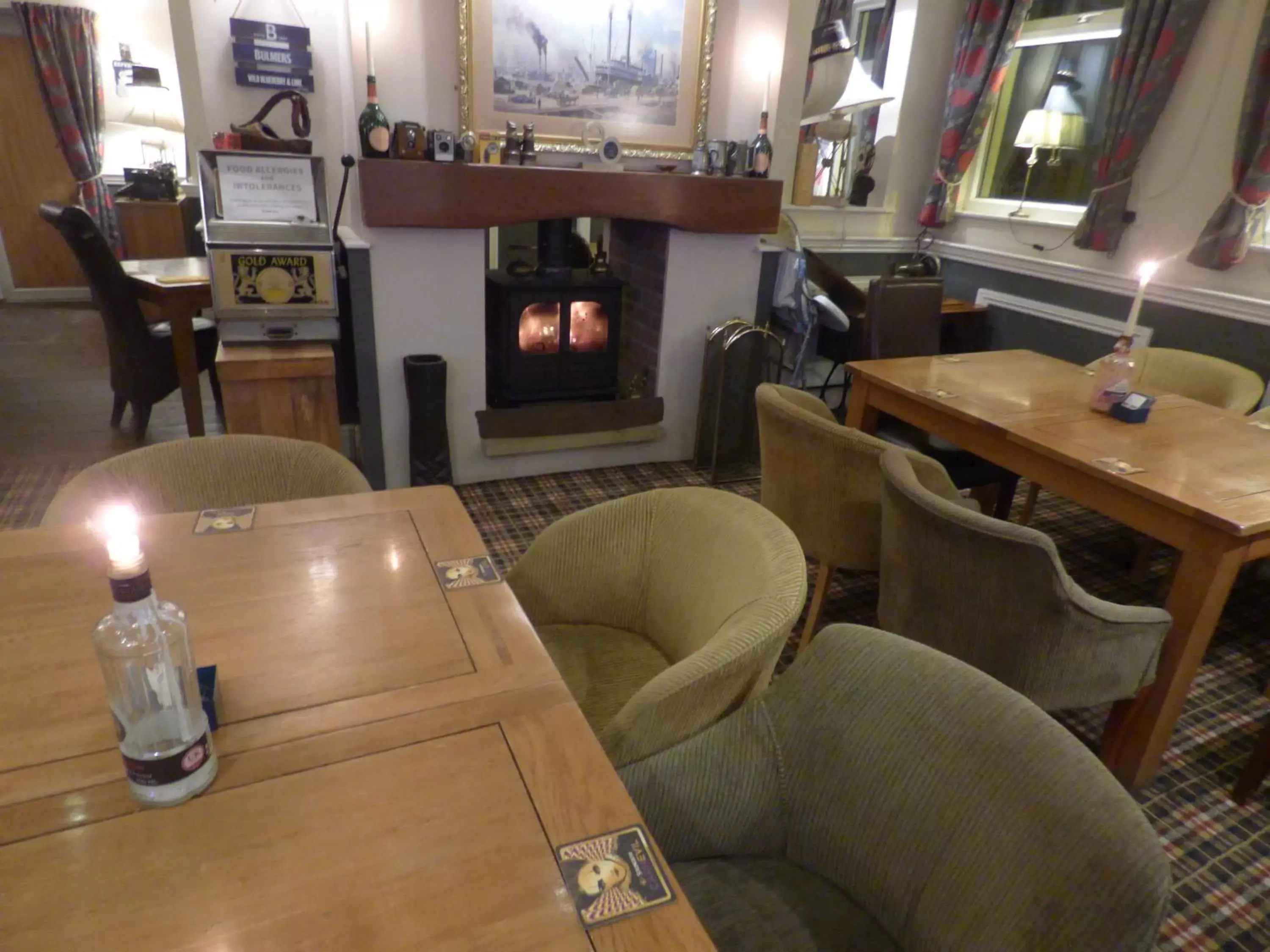 Restaurant/places to eat in Wheldale Hotel