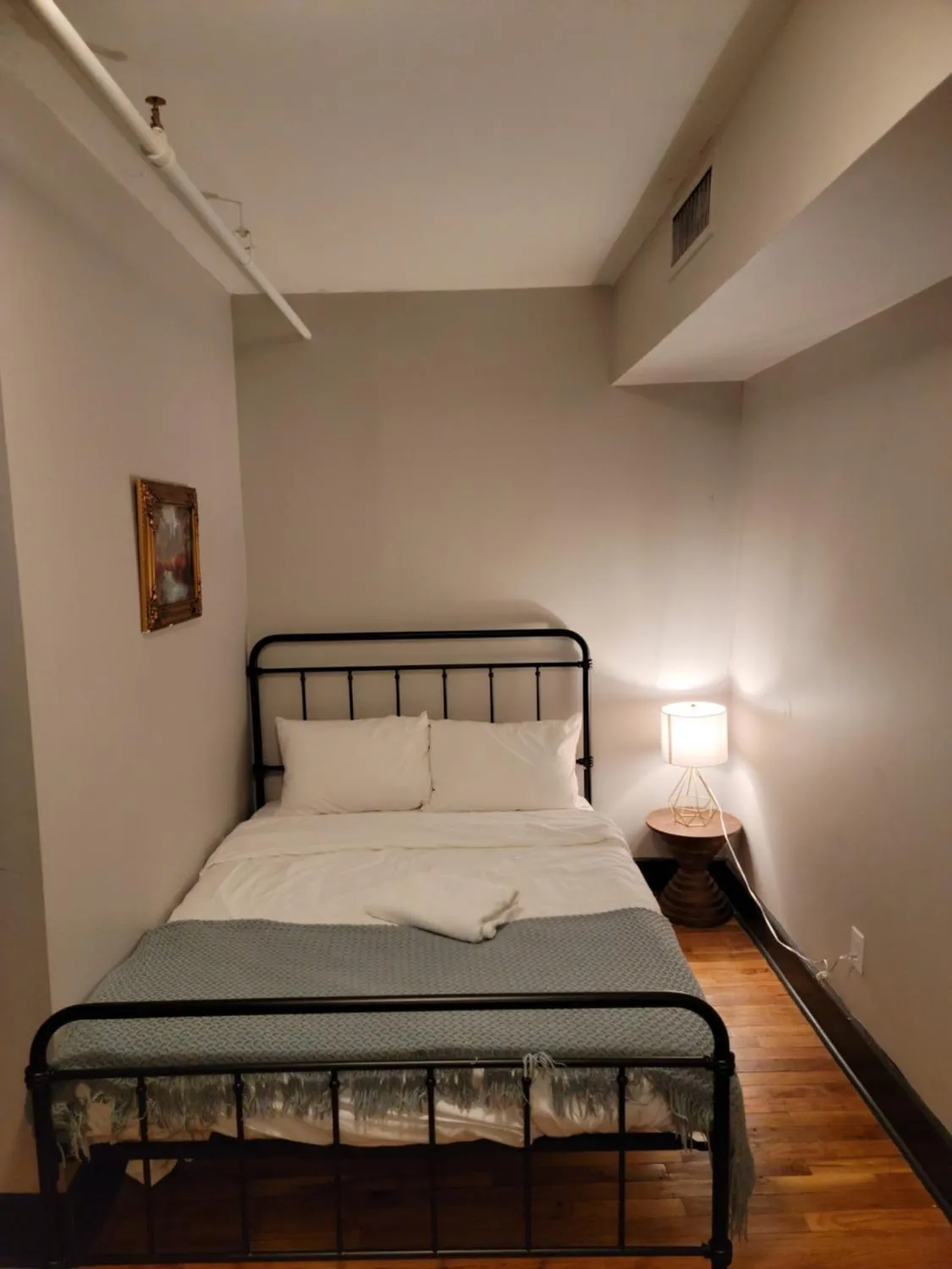 Bedroom, Bed in Lamartine Chelsea