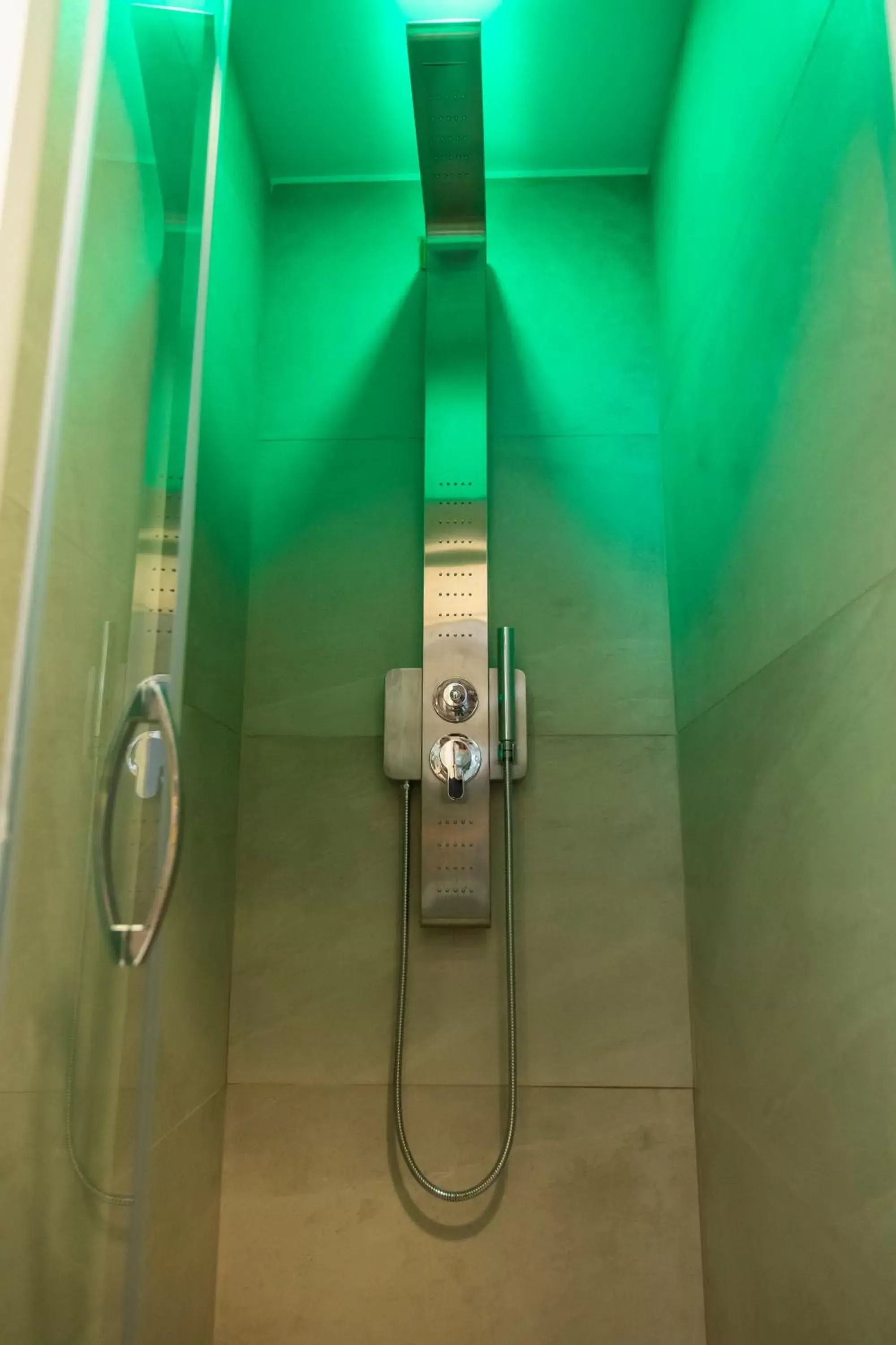 Shower, Bathroom in Hotel Cinquantatre