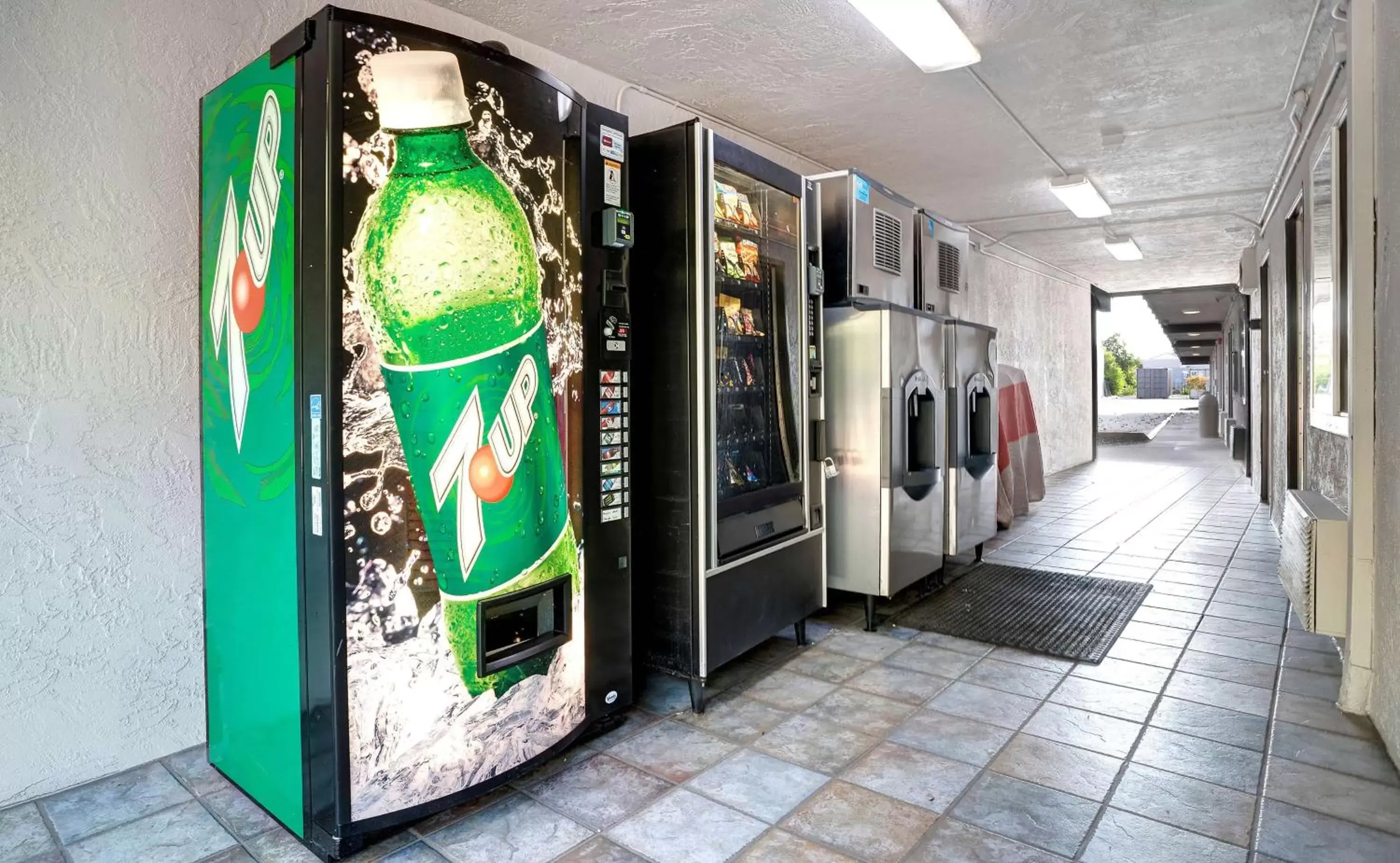 Property building in Motel 6-Rancho Cordova, CA - Rancho Cordova East Property building in Motel 6-Rancho Cordova, CA - Rancho Cordova East