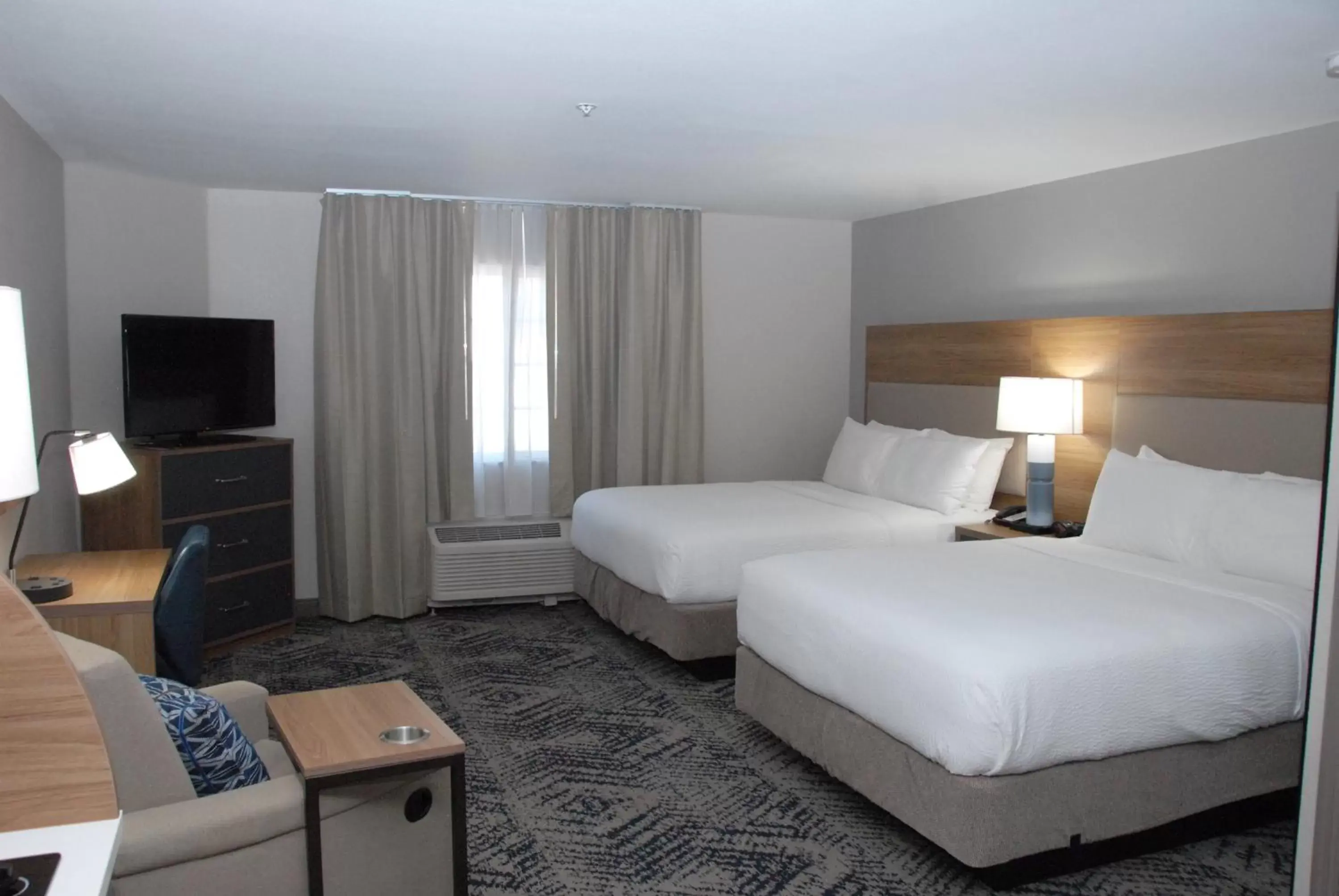 Photo of the whole room, Bed in Candlewood Suites Tallahassee, an IHG Hotel