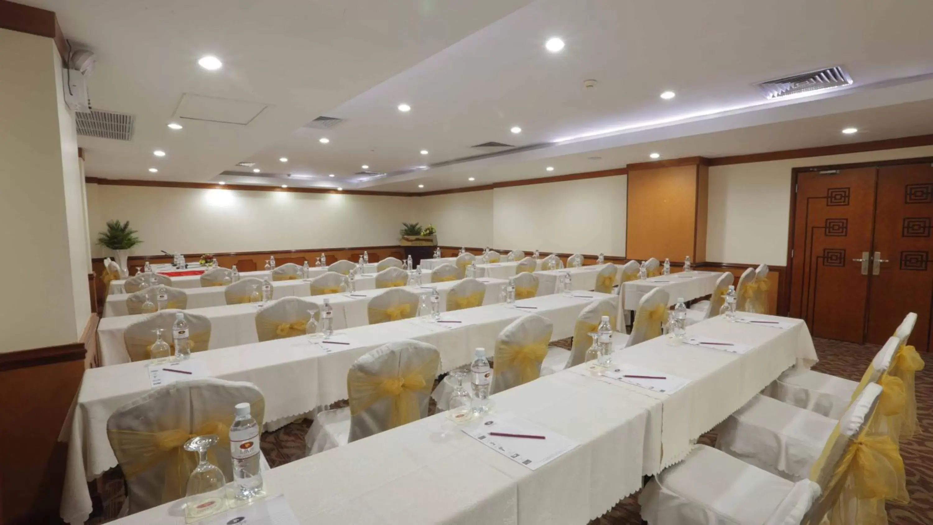 Banquet/Function facilities, Business Area/Conference Room in Phnom Penh Hotel