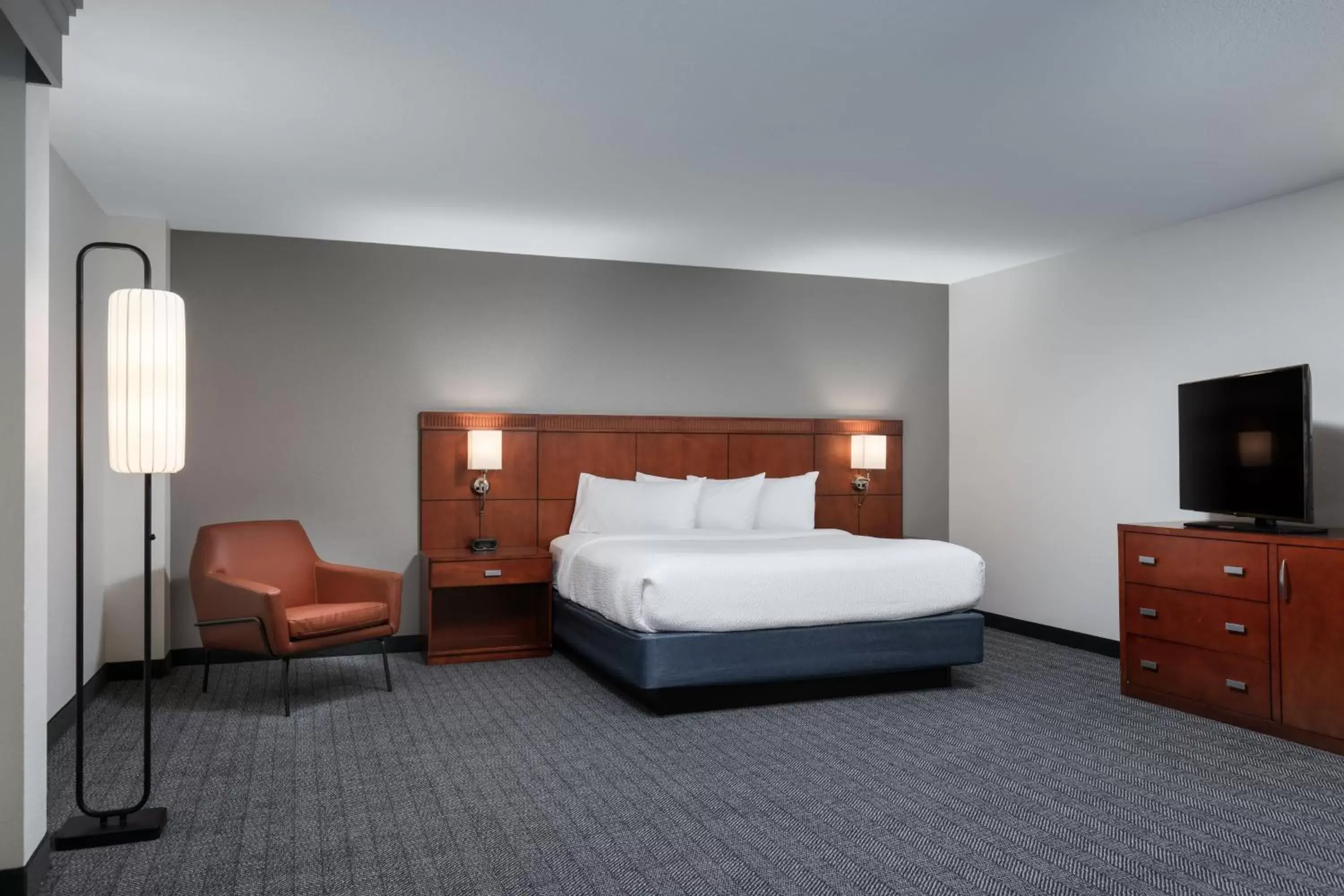 Bedroom, Bed in Courtyard by Marriott Wichita at Old Town