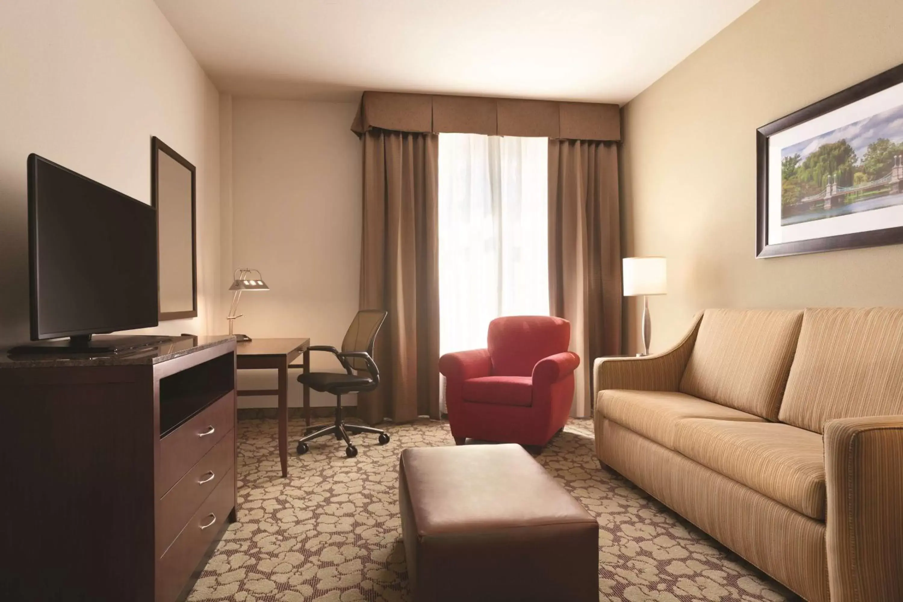 Living room, Seating Area in Hilton Garden Inn Boston Logan Airport