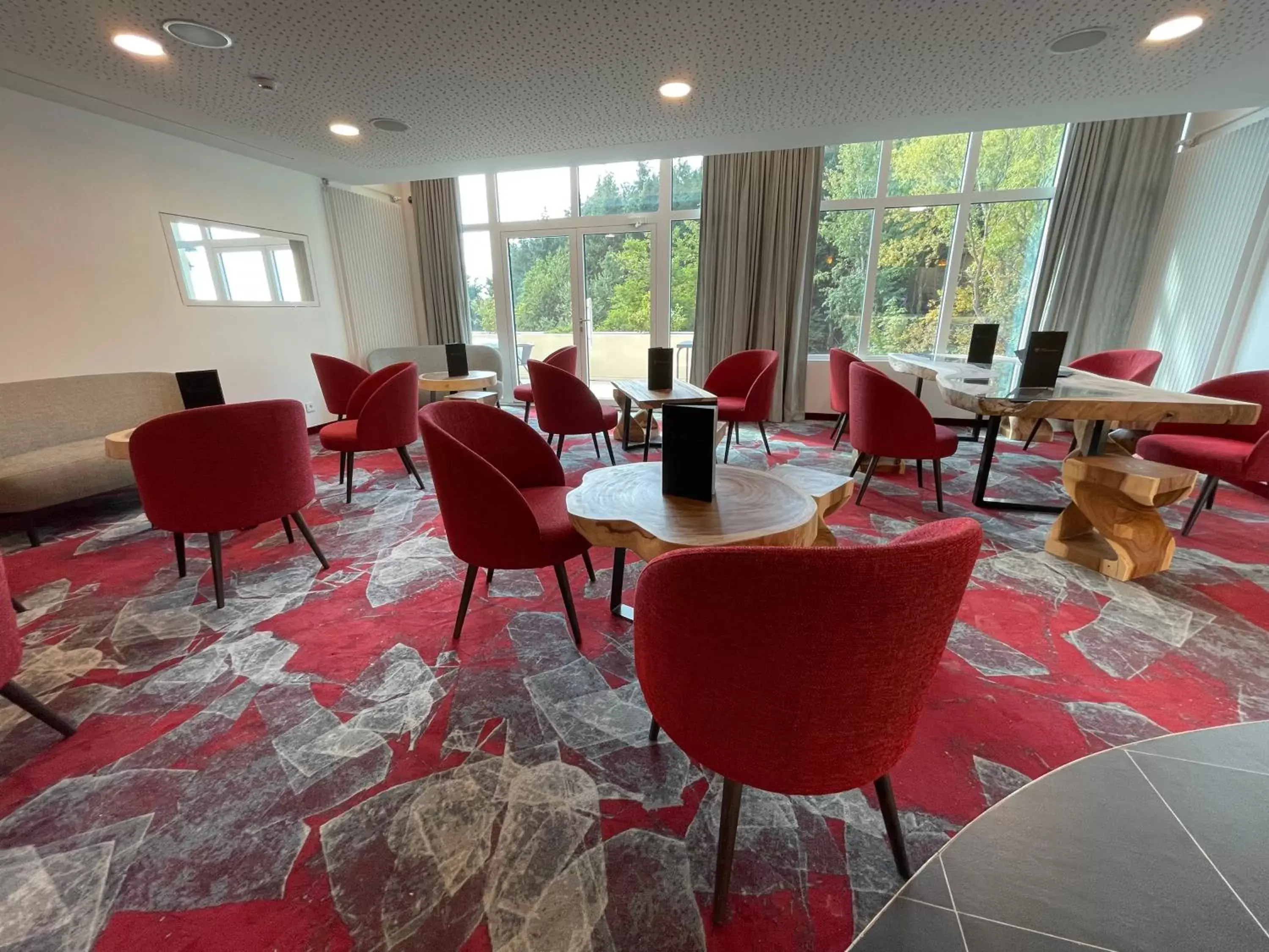 Lounge or bar in Hotel SPA Husseren Collections - Proche Colmar - Eguisheim Lounge or bar in Hotel SPA Husseren Collections - Proche Colmar - Eguisheim