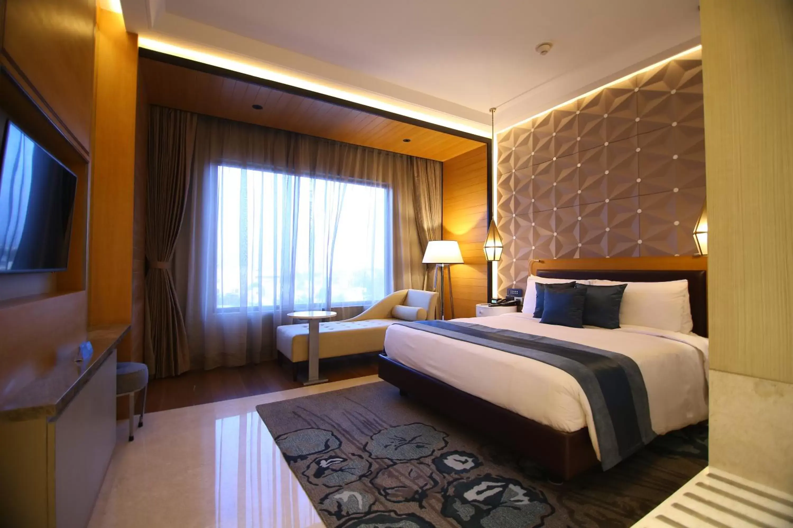 Bedroom, Bed in Radisson Blu Coimbatore