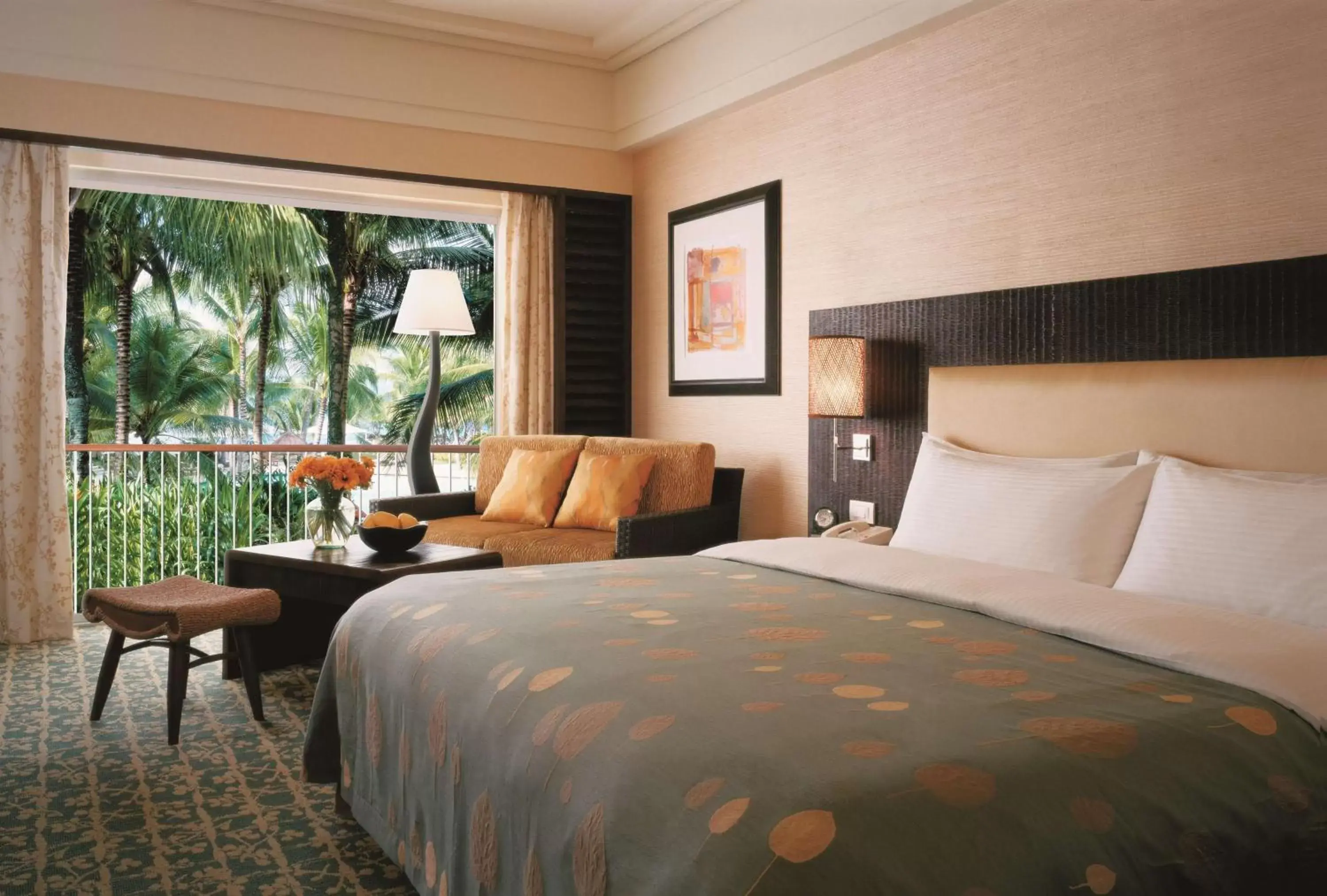 Photo of the whole room, Bed in Shangri-La Mactan, Cebu