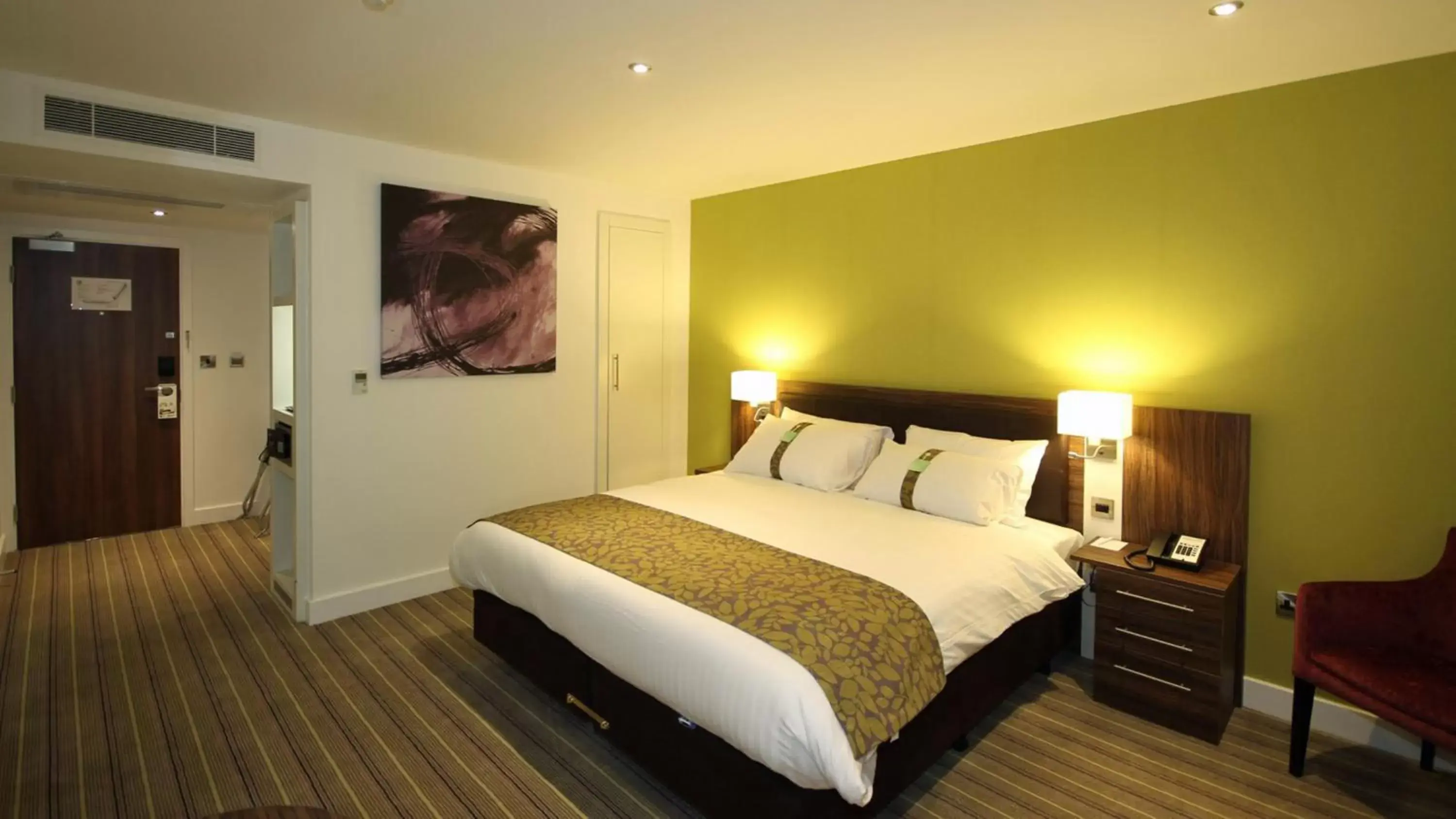 Photo of the whole room, Bed in Holiday Inn Huntingdon Racecourse, an IHG Hotel