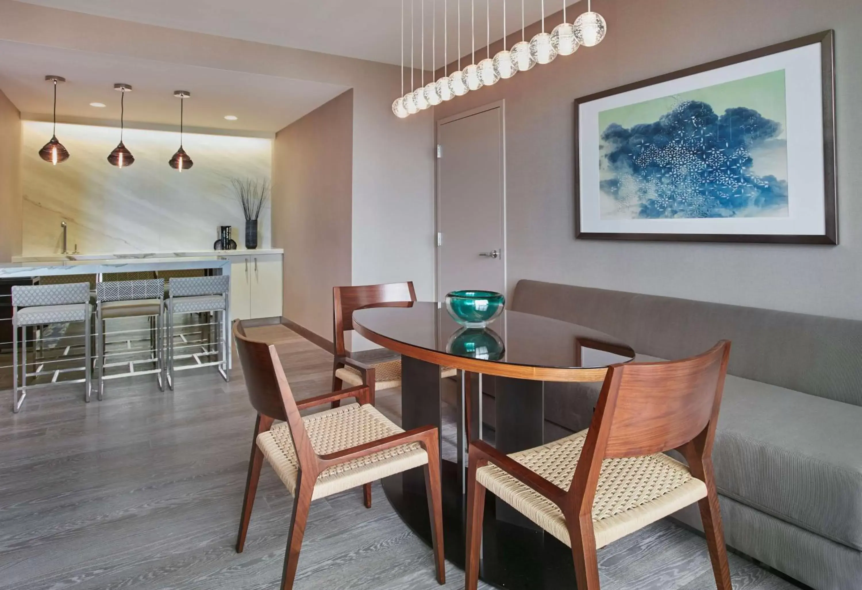 Kitchen or kitchenette, Dining Area in Hilton West Palm Beach