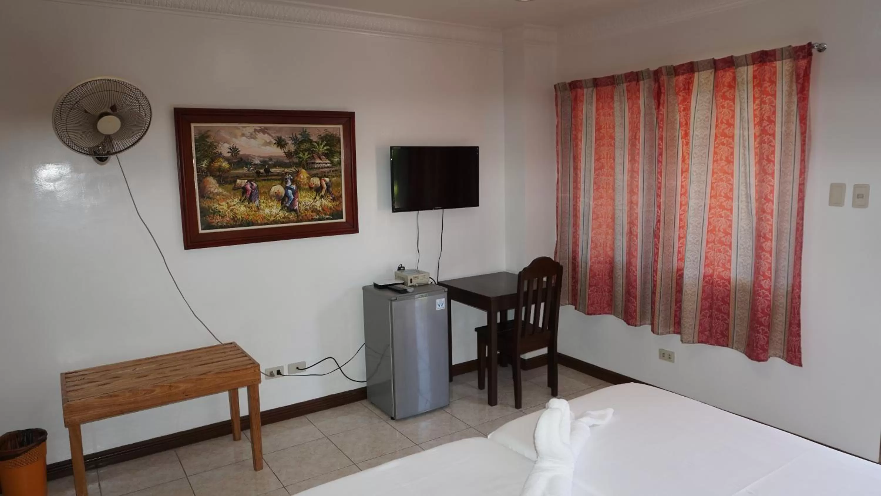 Photo of the whole room, Bed in Wellbeach Dive Resort