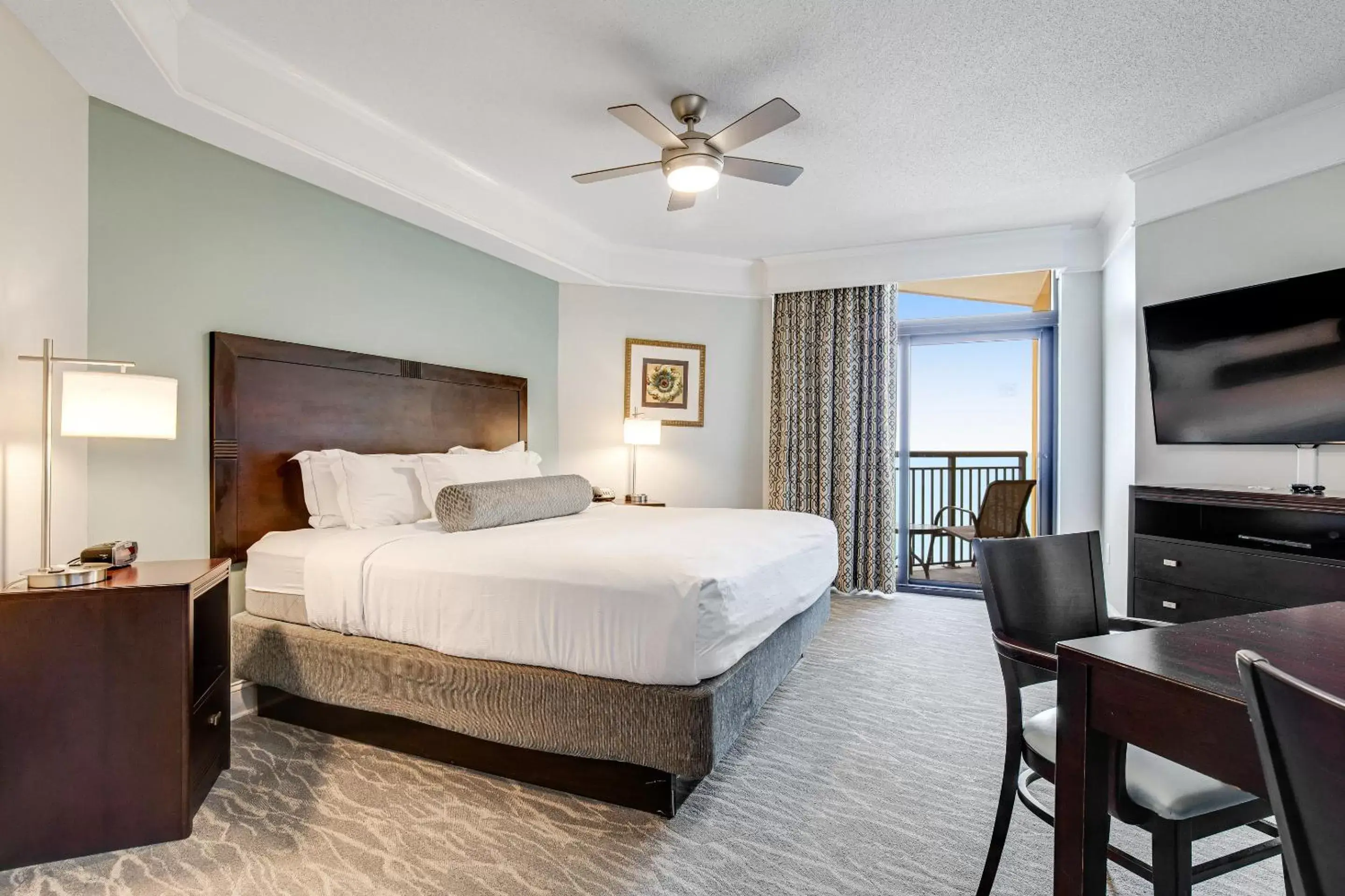TV and multimedia, Bed in Anderson Ocean Club and Spa by Oceana Resorts TV and multimedia, Bed in Anderson Ocean Club and Spa by Oceana Resorts