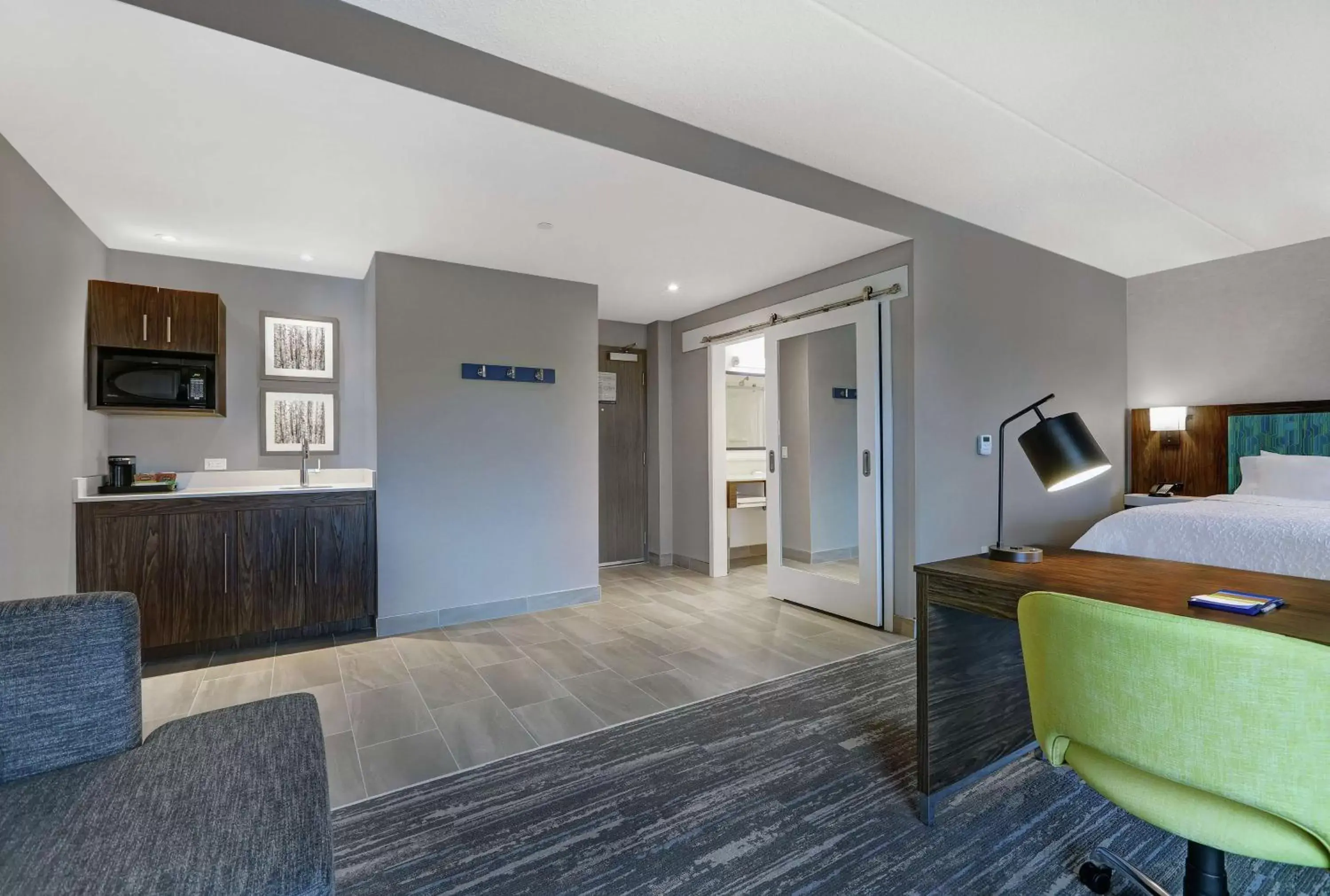 Bedroom, Lobby/Reception in Hampton Inn By Hilton Peterborough