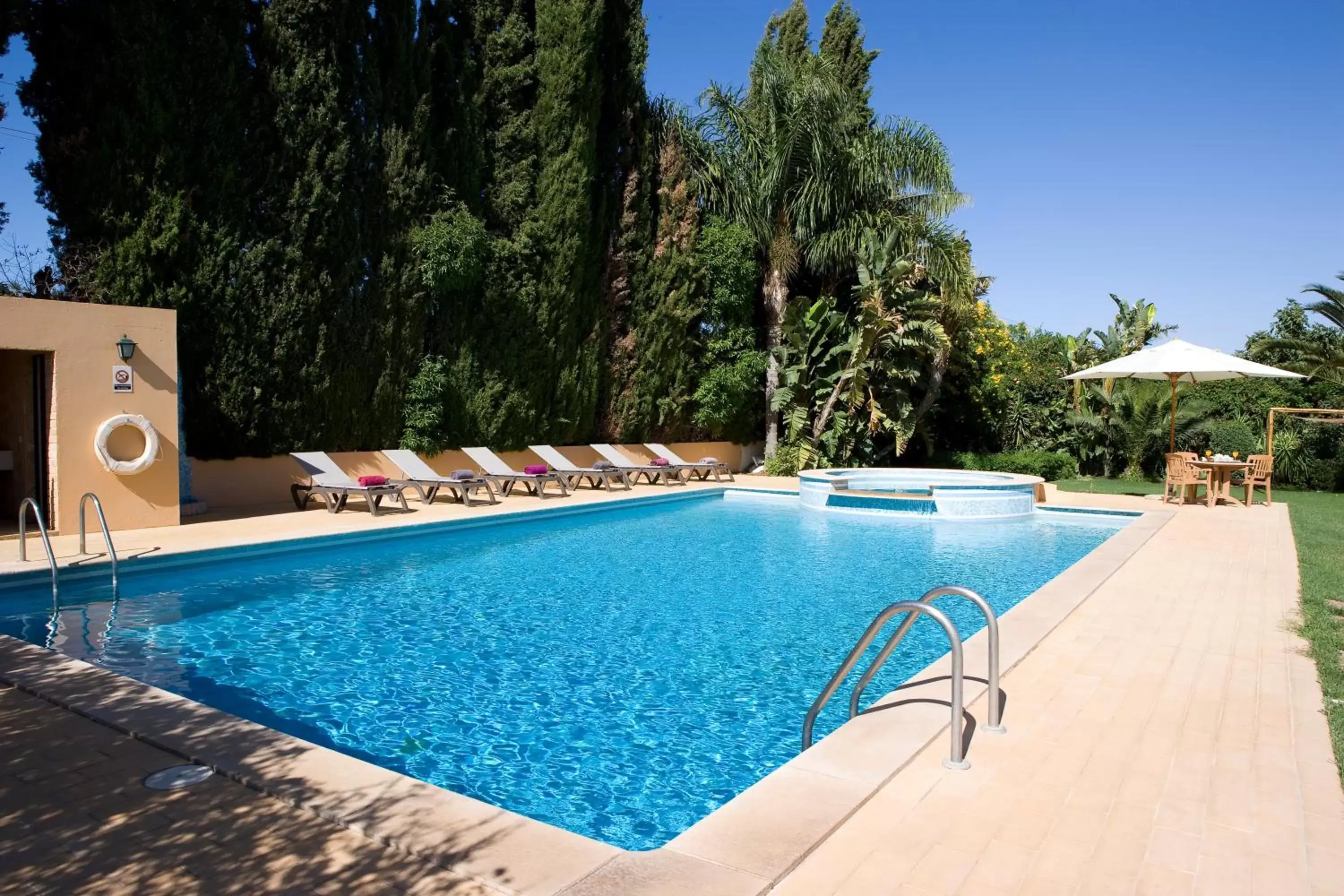 Garden, Swimming Pool in Hotel Parque das Laranjeiras