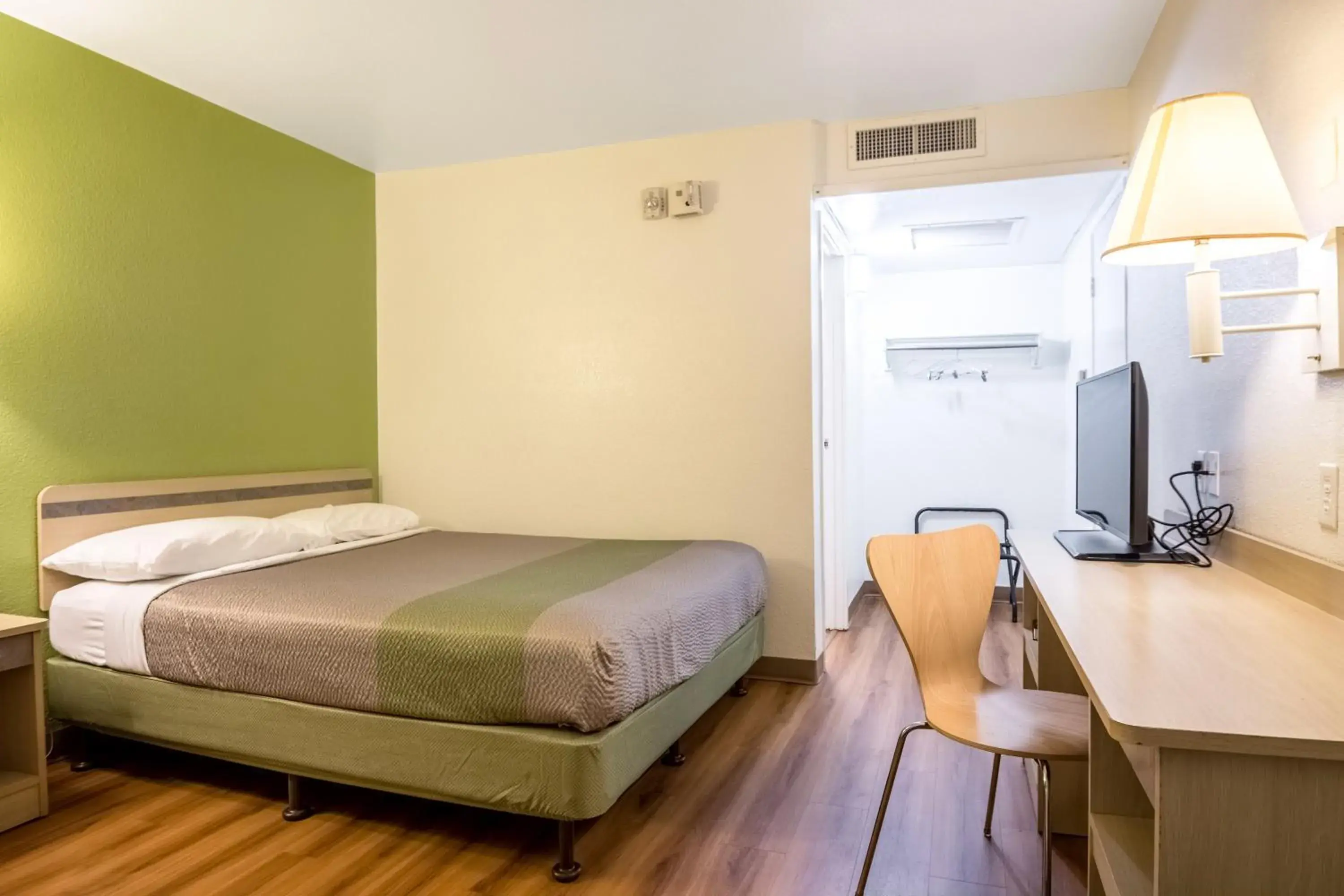 Bedroom, Room Photo in Motel 6-Pueblo, CO - I-25