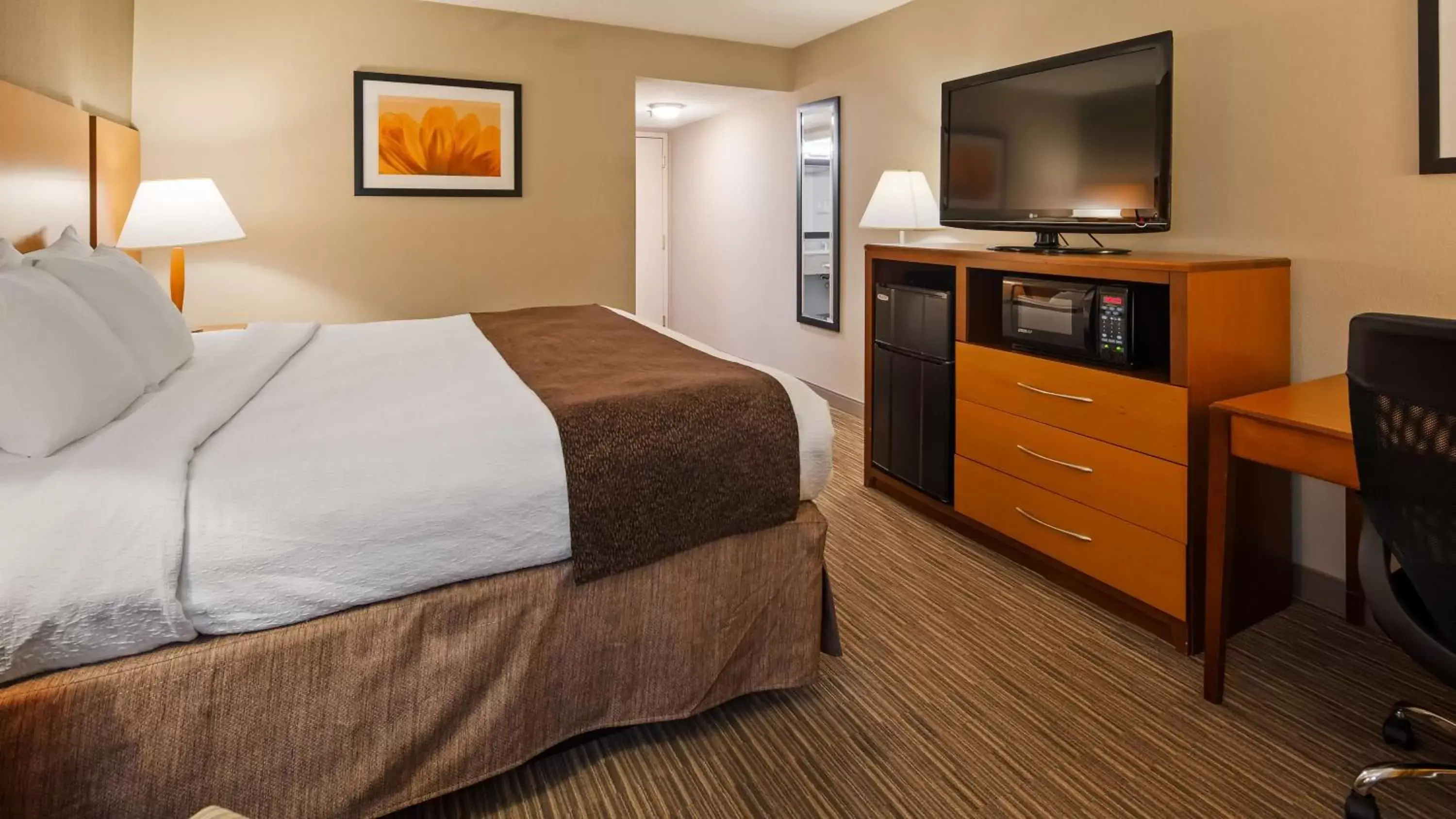 Photo of the whole room, Bed in Best Western La Plata Inn Photo of the whole room, Bed in Best Western La Plata Inn