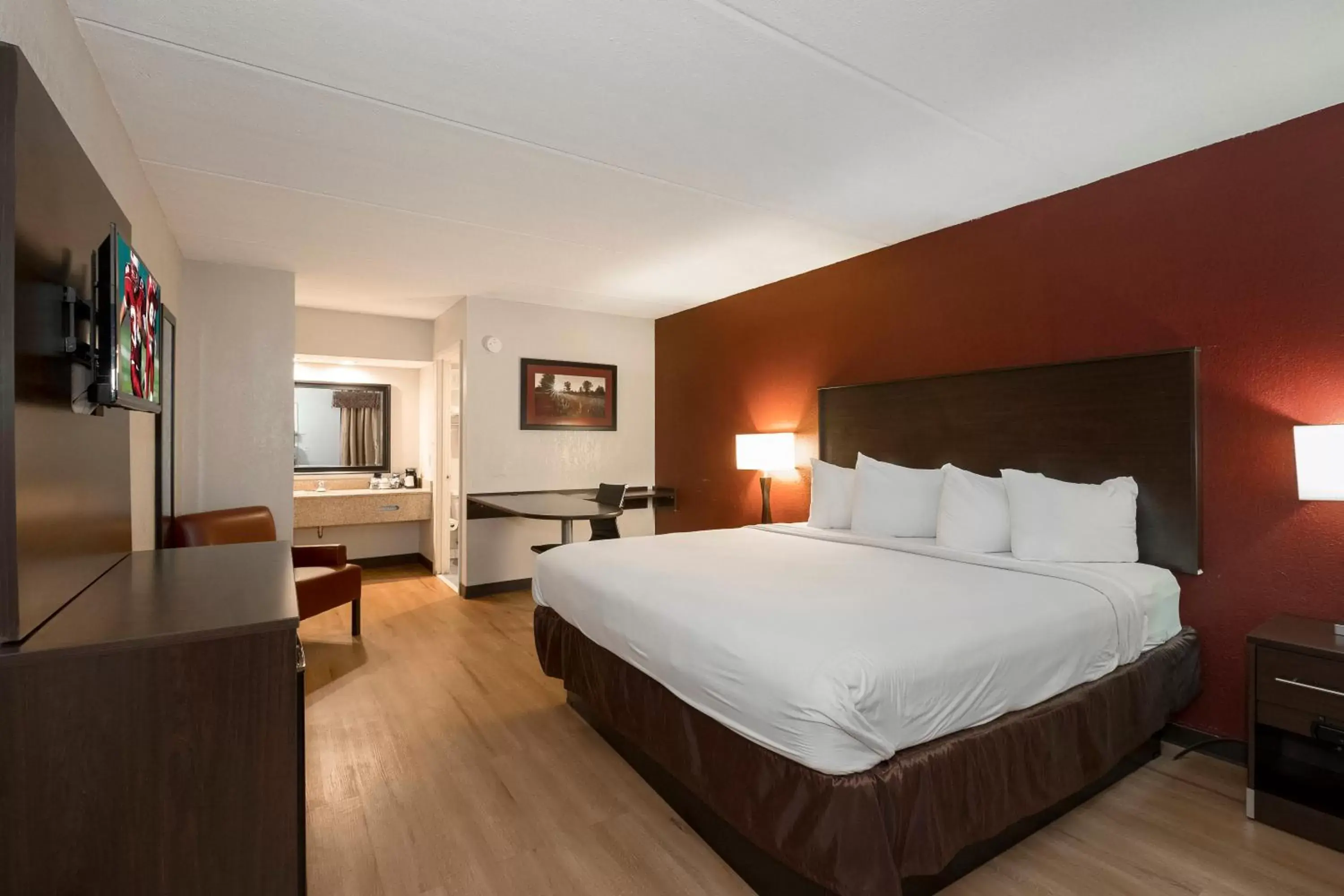 Photo of the whole room, Bed in Red Roof Inn Mobile North – Saraland Photo of the whole room, Bed in Red Roof Inn Mobile North – Saraland