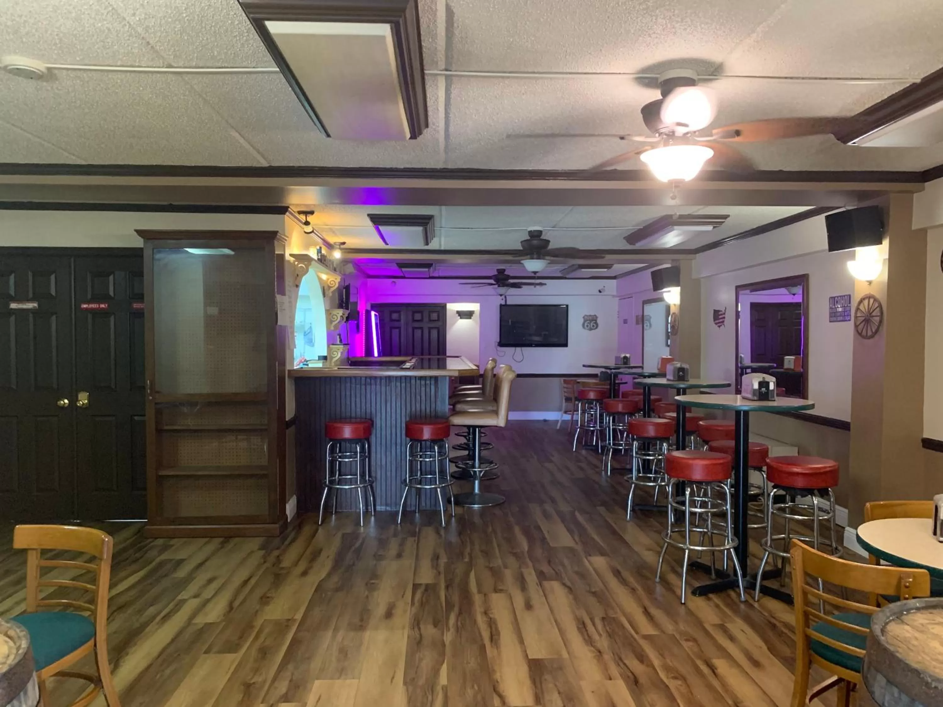 Restaurant/places to eat in Americas Best Value Inn & Suites Melbourne