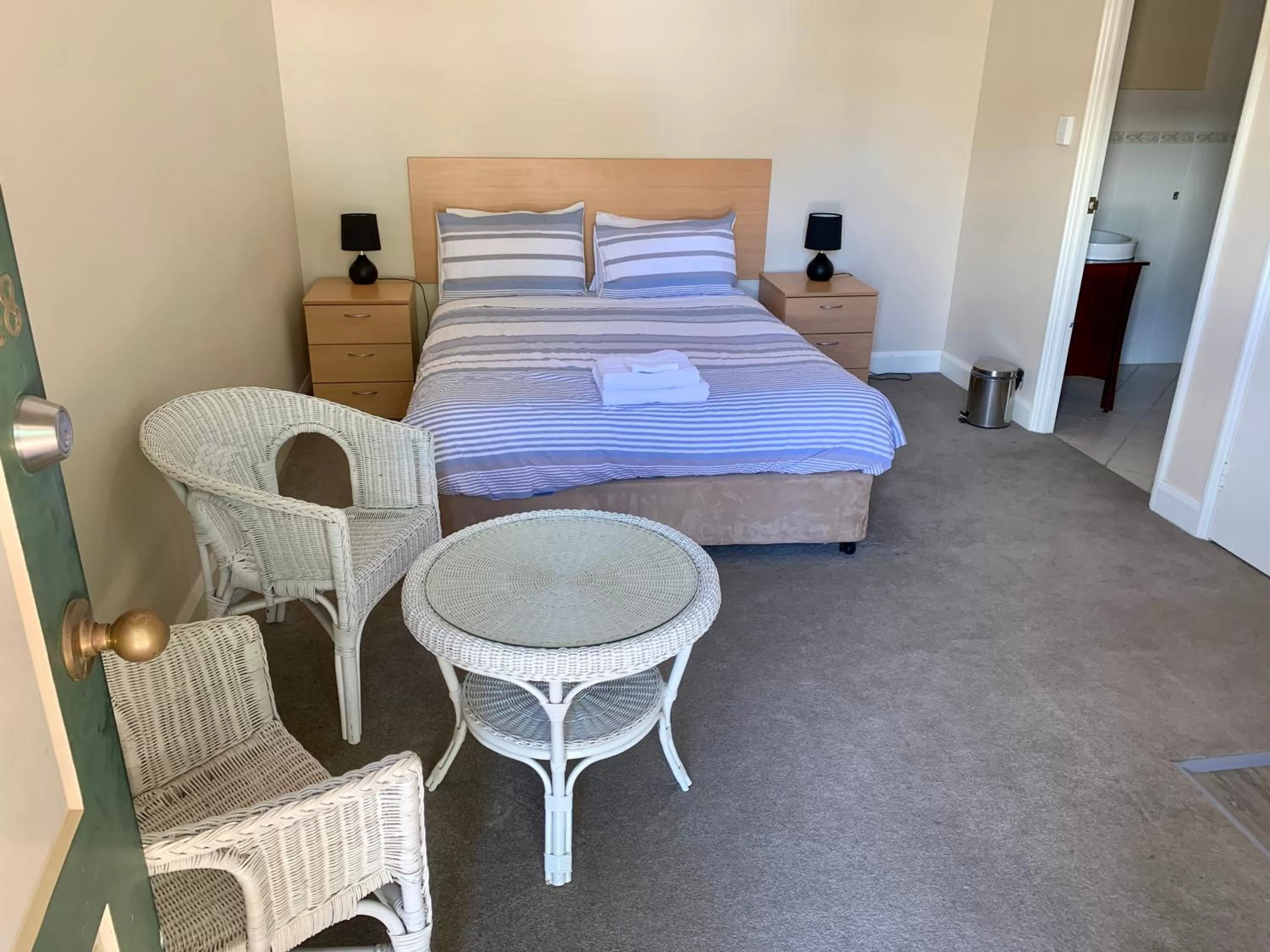 Bed in Settlers Hotel York