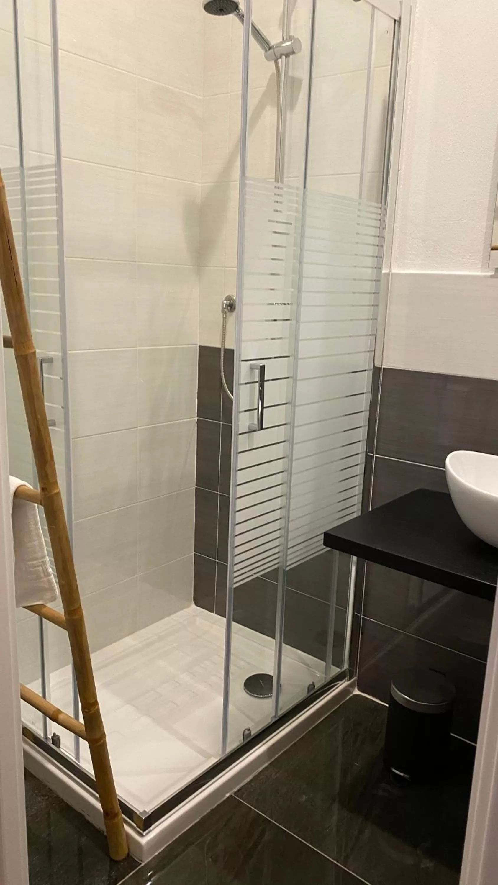 Bathroom in Hall inn B&B in Chiostro