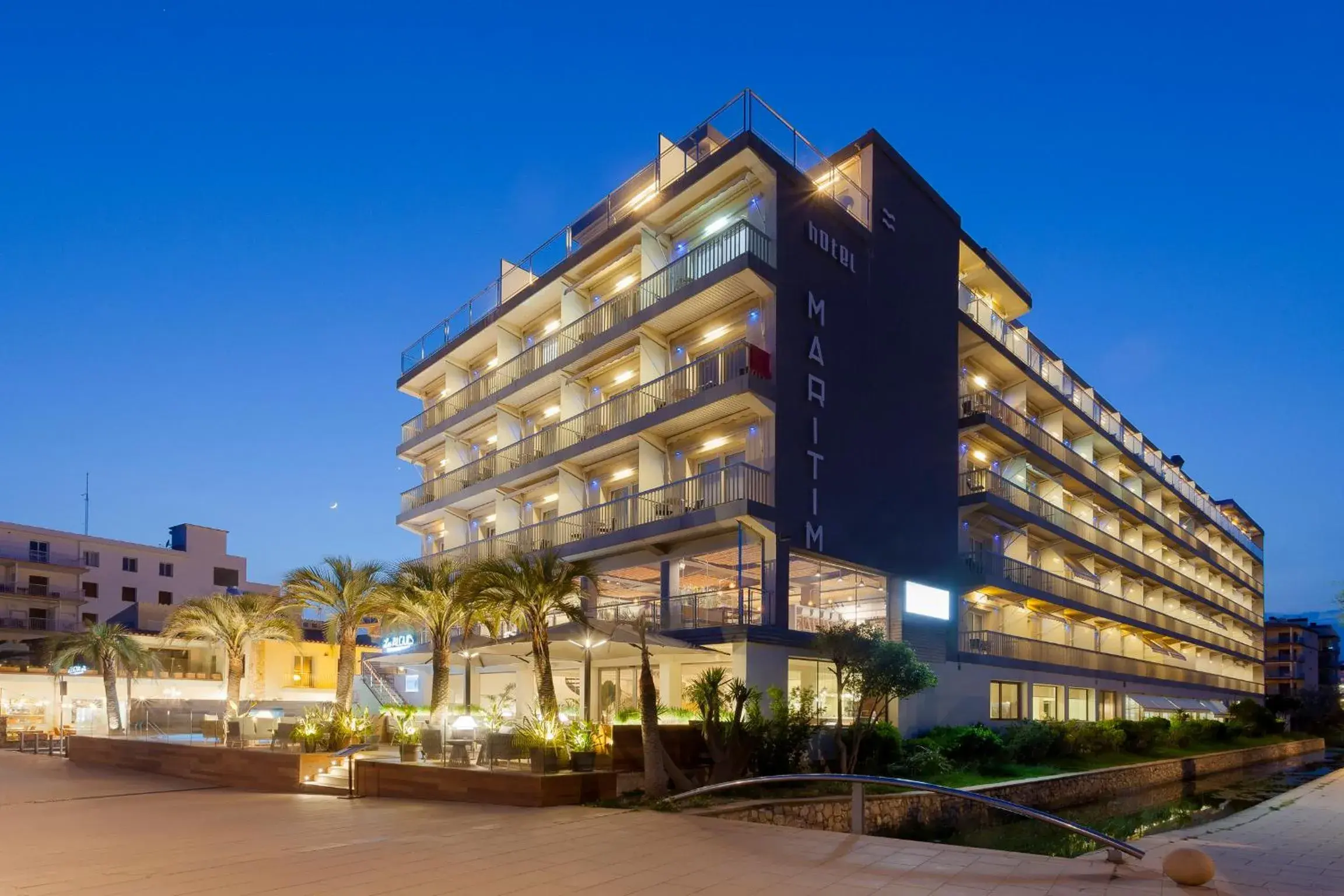 Facade/entrance, Property Building in Hotel Maritim