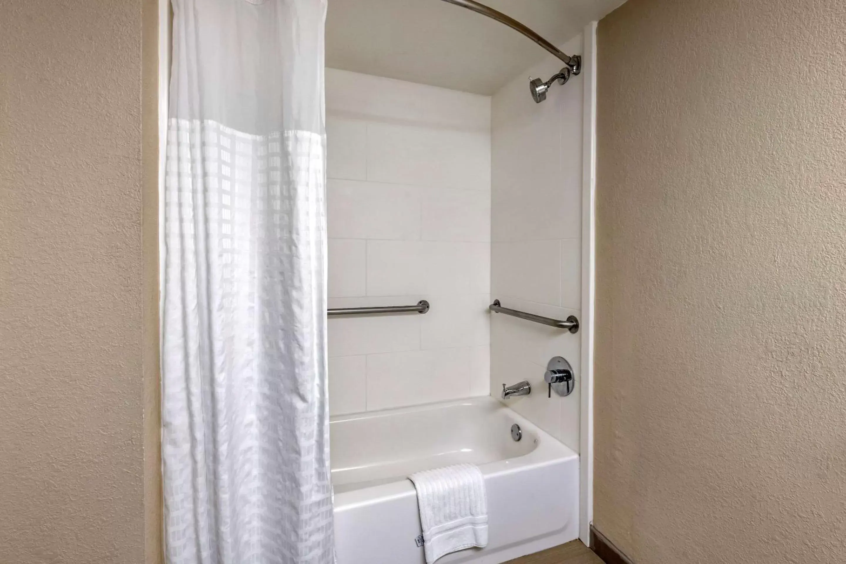 Bedroom, Bathroom in Comfort Suites Baymeadows Near Butler Blvd