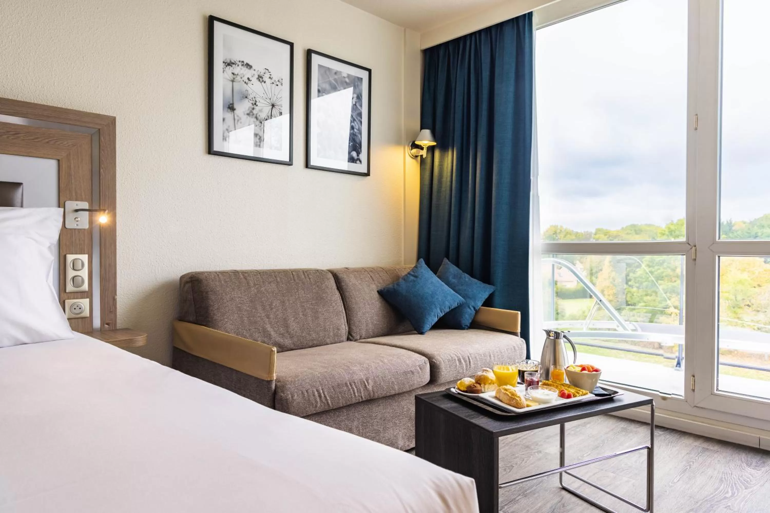 Bedroom, Bed in Novotel Senart Golf De Greenparc