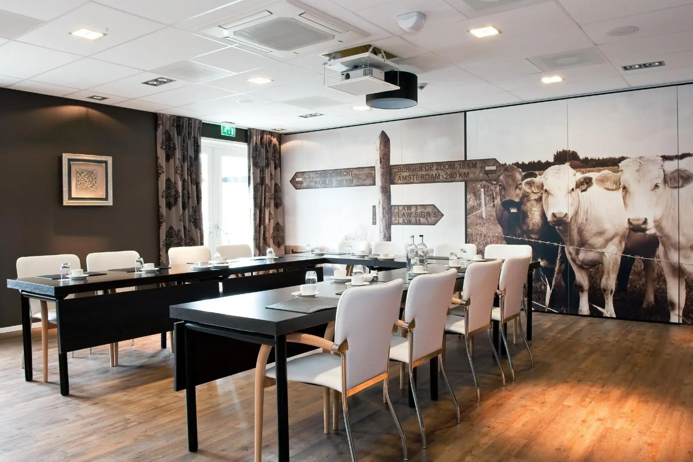 Business facilities, Restaurant/Places to Eat in Grenshotel de Jonckheer