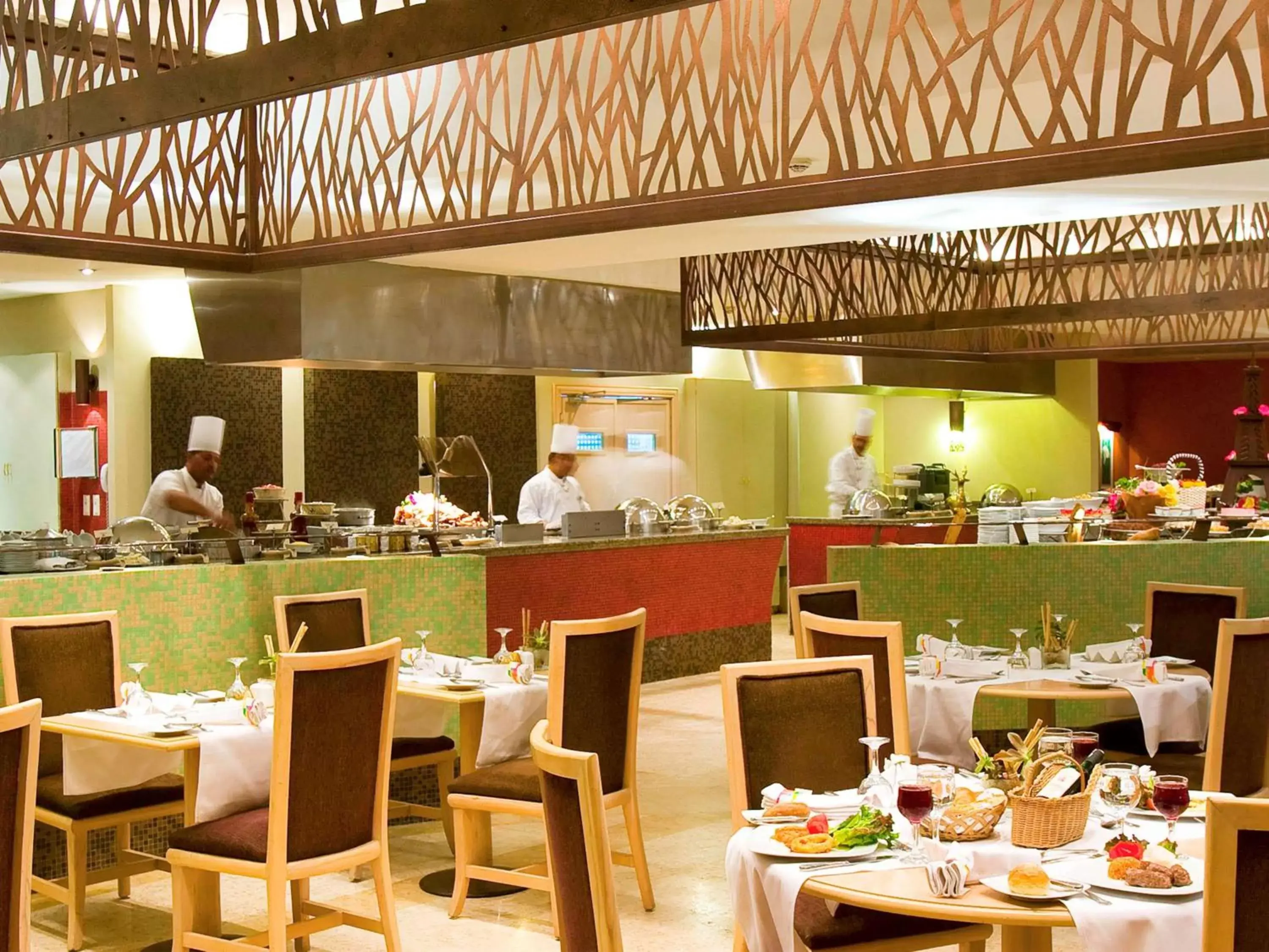 Restaurant/Places to Eat in Novotel Cairo Airport