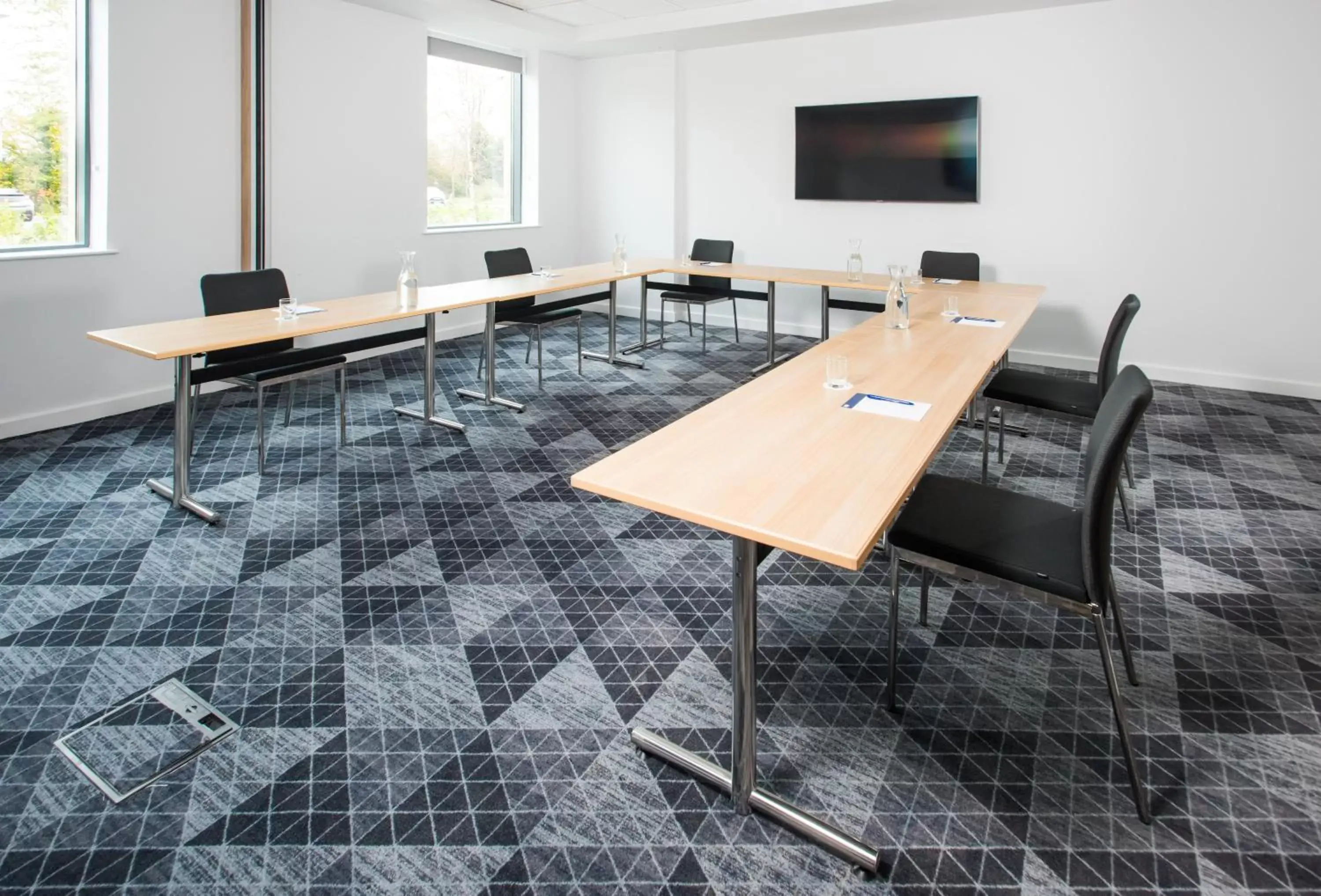 Meeting/conference room in Holiday Inn Express - Bicester, an IHG Hotel