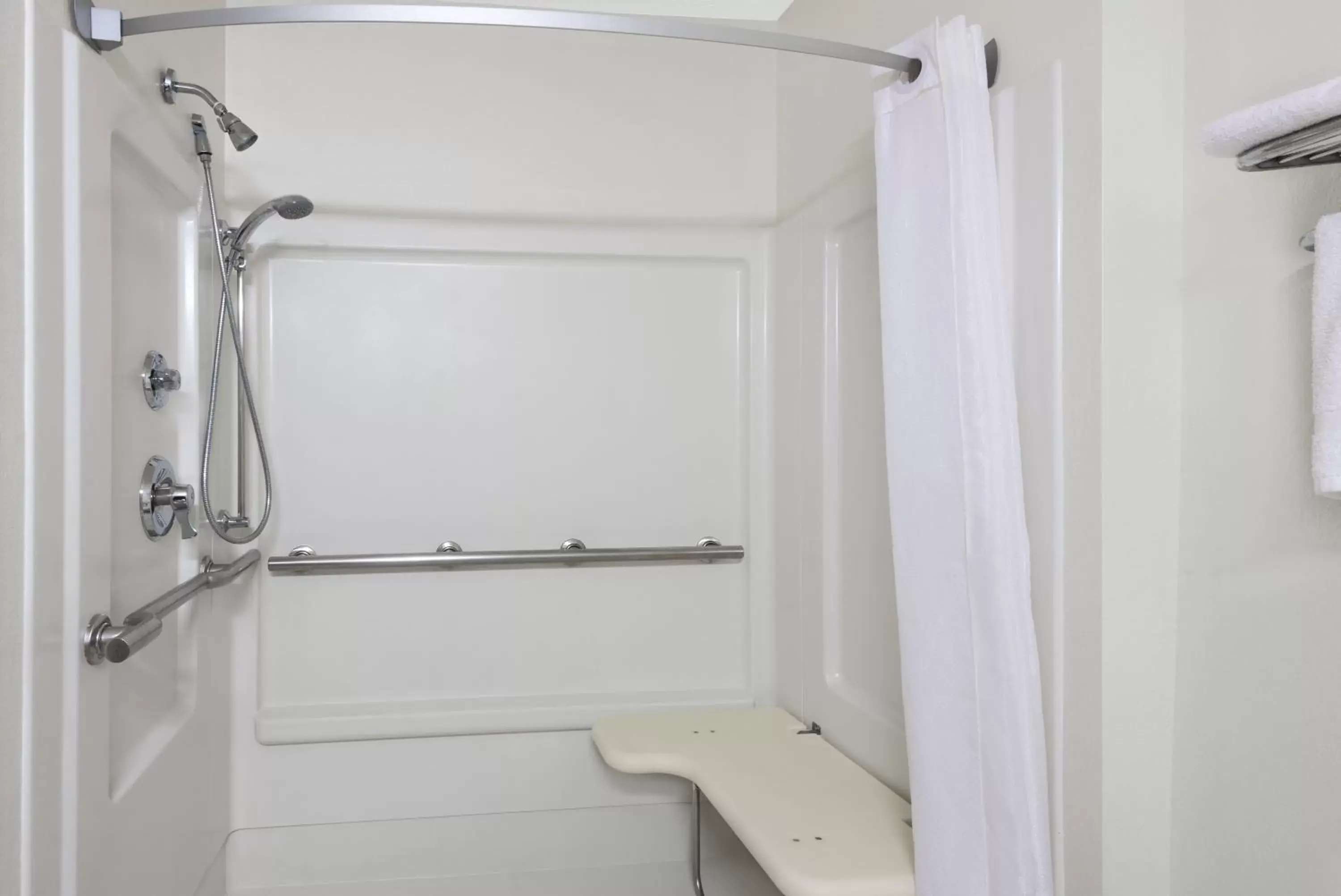 Shower, Bathroom in Super 8 by Wyndham Kent/Akron Area