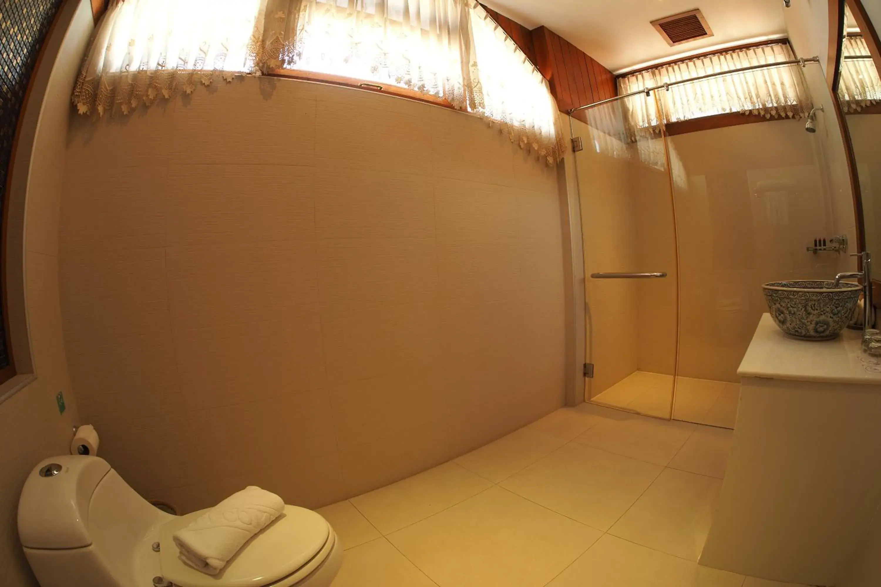 Bathroom in Kodchasri Thani Hotel