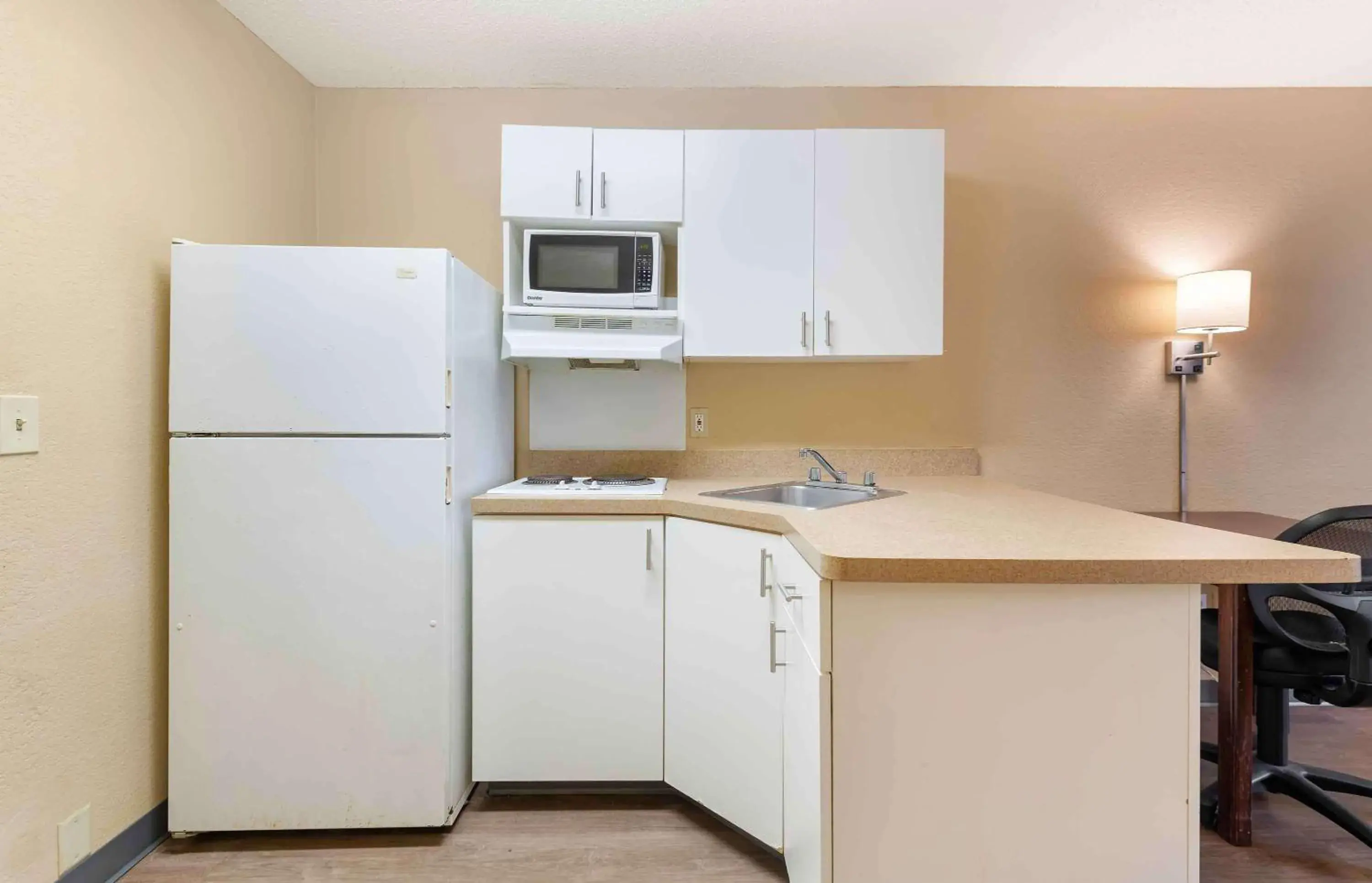 Bedroom, Kitchen/Kitchenette in Extended Stay America Suites - Minneapolis - Airport - Eagan - South