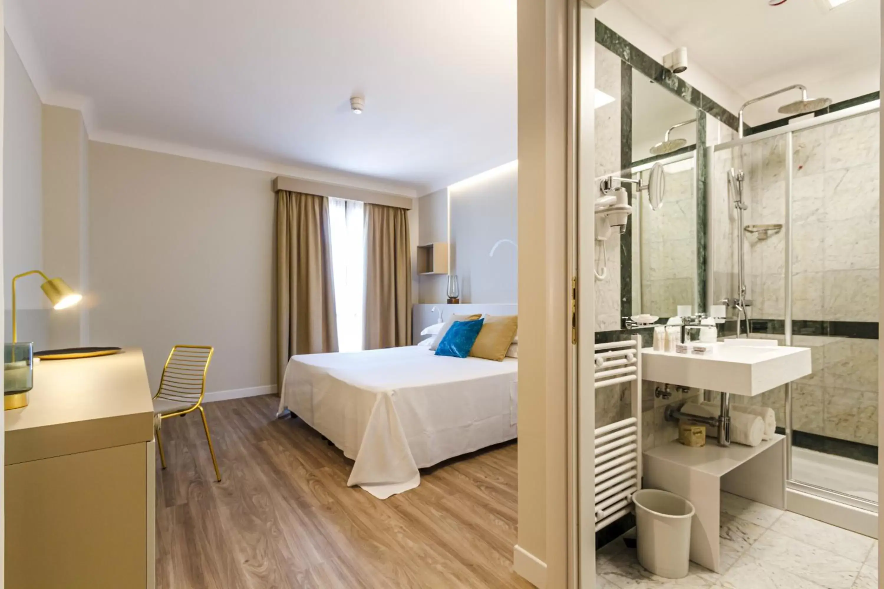 Shower in Seawater Hotel Bio & Beauty Spa