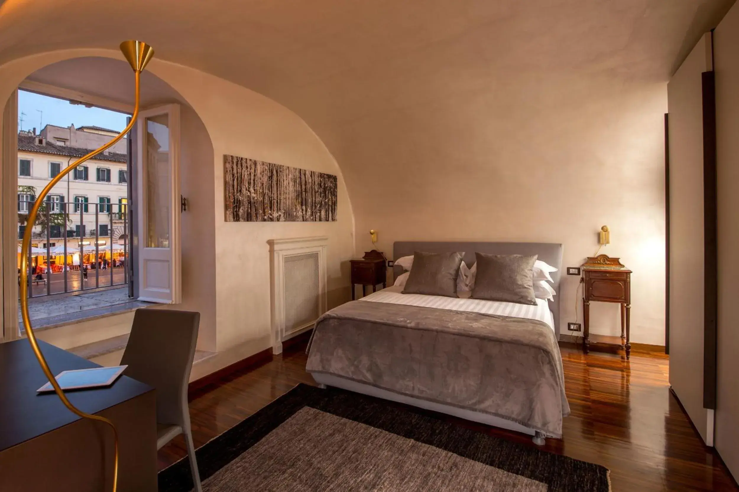 Deluxe Double Room with Balcony in Palazzo De Cupis - Suites and View Deluxe Double Room with Balcony in Palazzo De Cupis - Suites and View