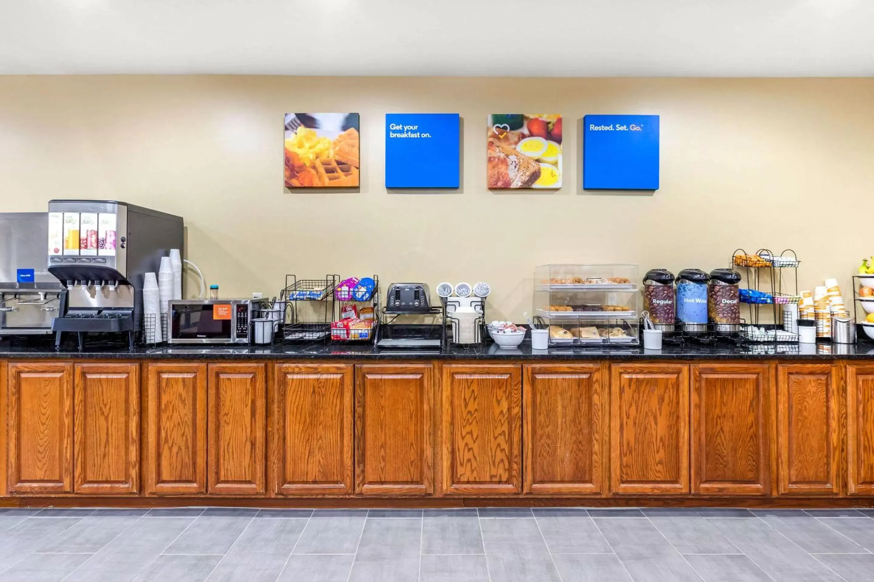 Restaurant/places to eat in Comfort Inn & Suites Davenport - Quad Cities