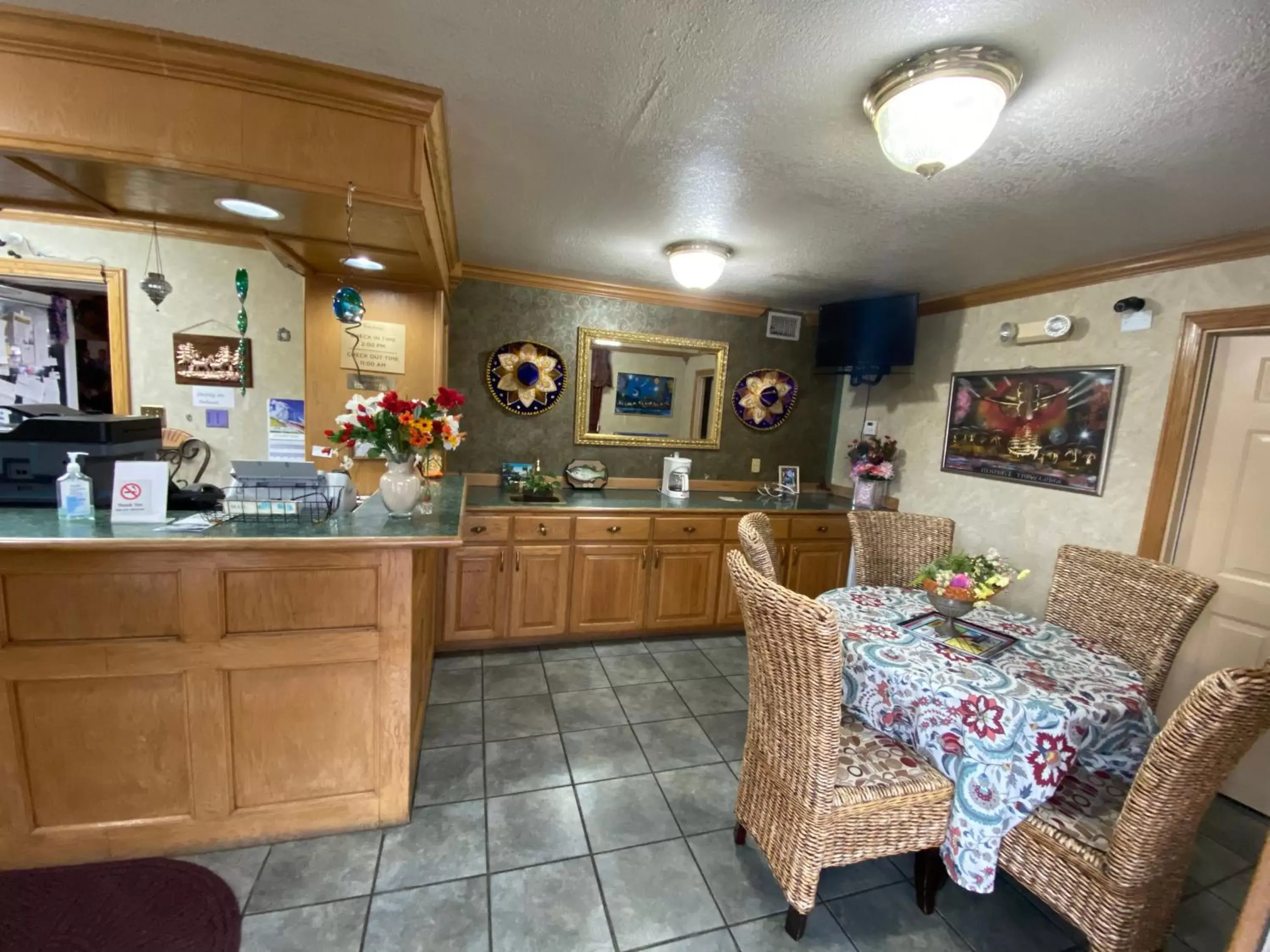 Lobby or reception, Restaurant/Places to Eat in El Rancho Motel