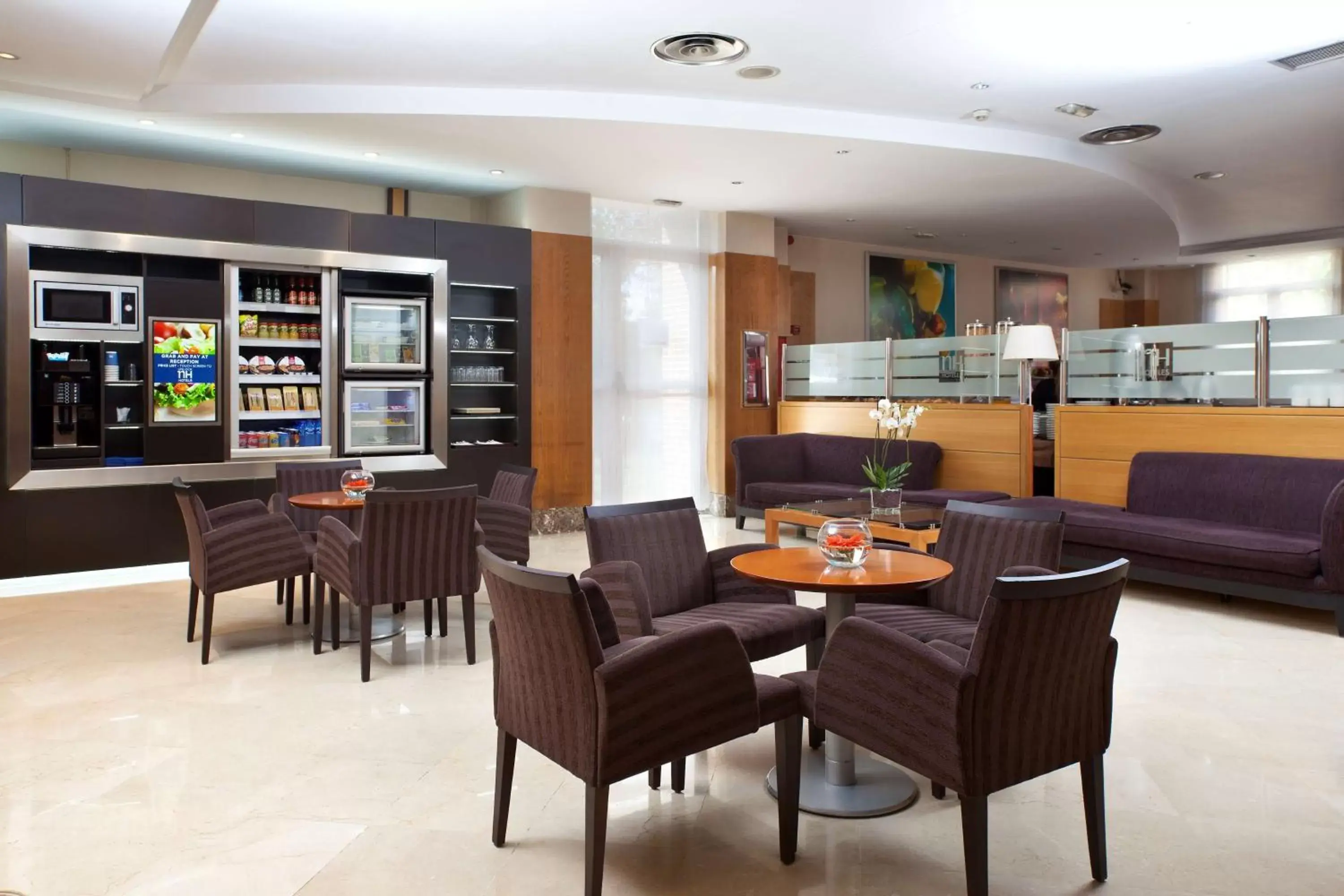 Lobby or reception, Restaurant/Places to Eat in NH Leganes