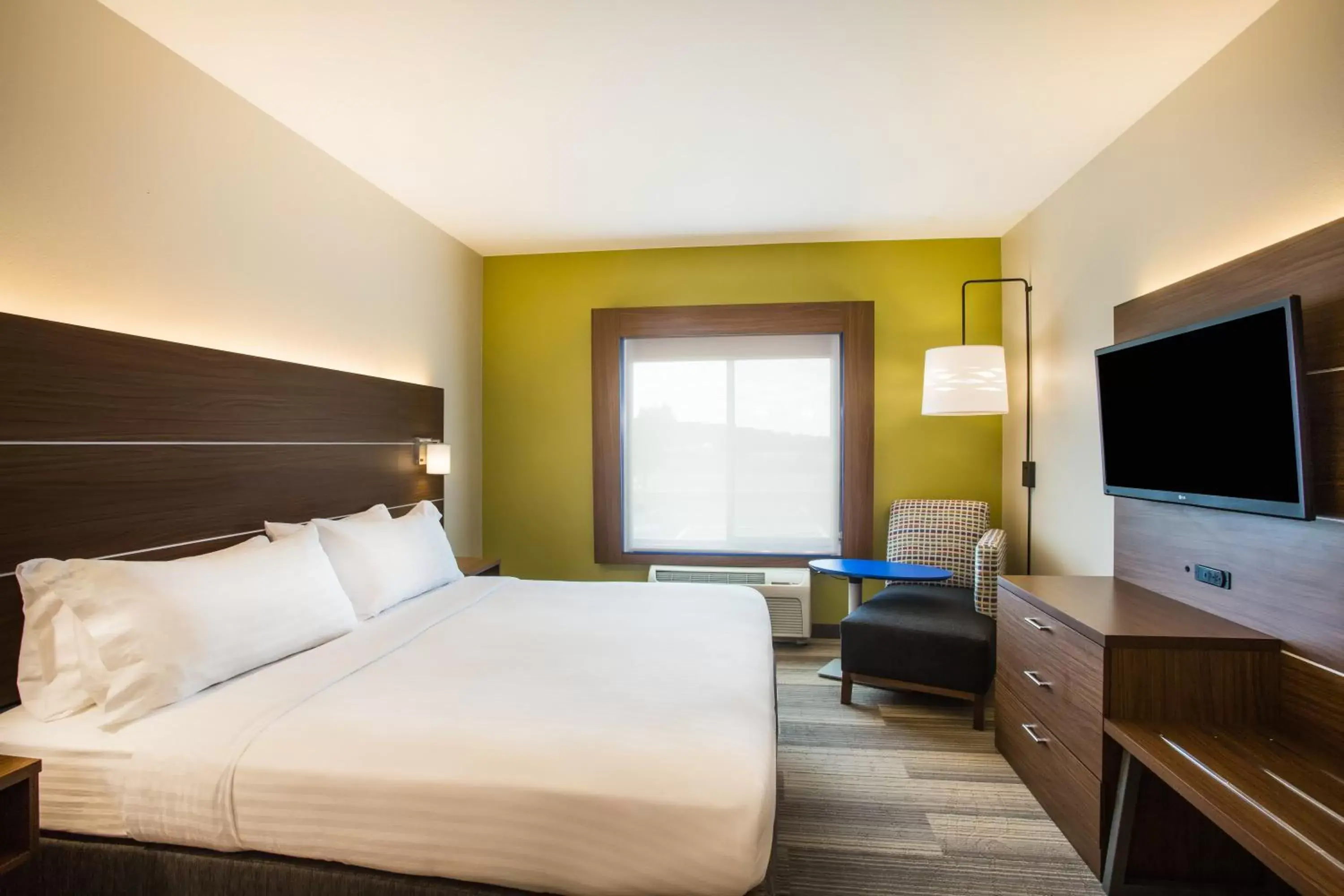 Photo of the whole room, Bed in Holiday Inn Express Hotel & Suites Cedar City, an IHG Hotel