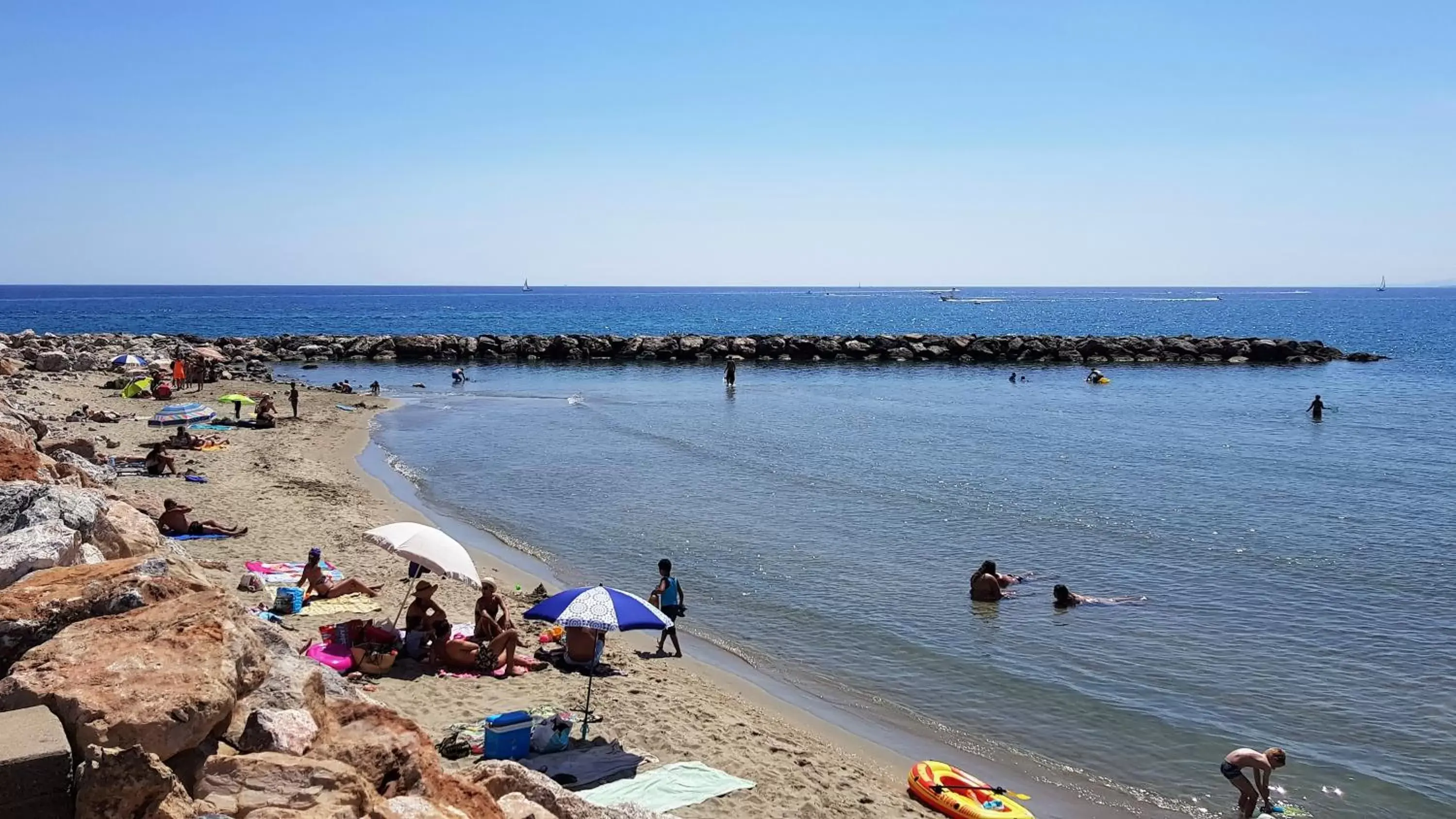 Beach in Résidence La Pinède